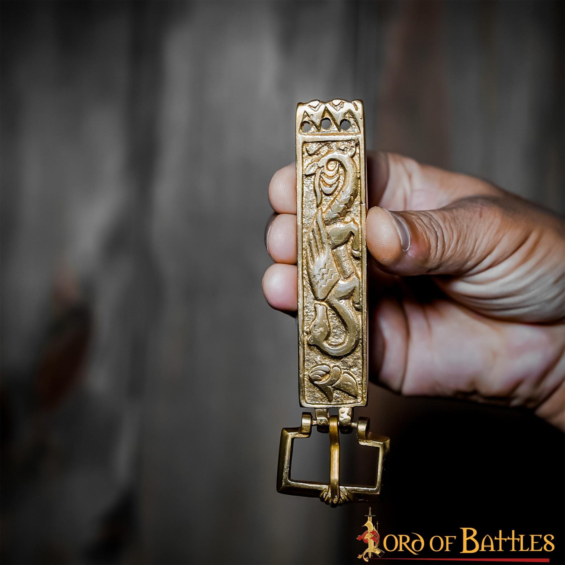 Imagen única de: Hebilla de Cinturón Vikinga de Latón Macizo con Forma de Dragón - Diseño Nórdico Grabado