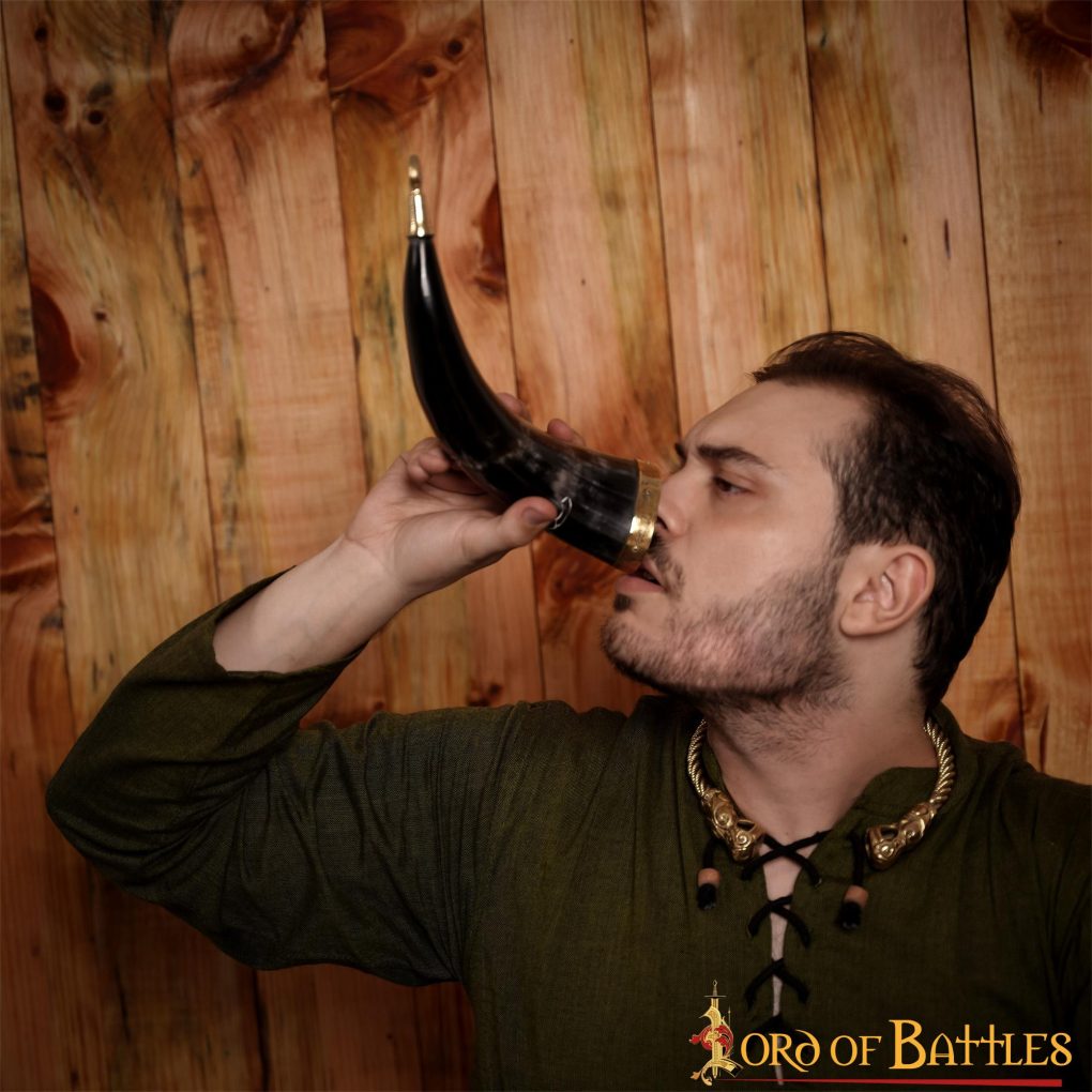 Imagen única de: Cuerno Medieval para Beber 300-350 Ml con Accesorios de Latón Macizo Puro Cuerno de Buey Auténtico
