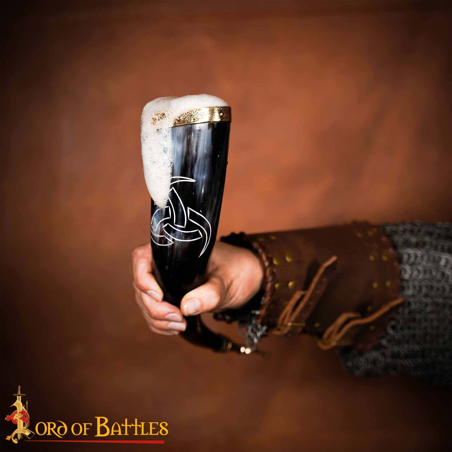 Cuerno de beber Odin 300–400 ml con herrajes de latón - imagen 7