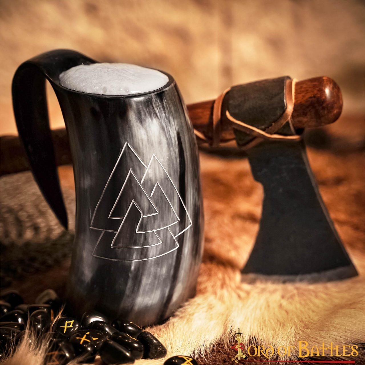 Cuerno vikingo para beber con mano tallada y diseño Valknut - imagen 4