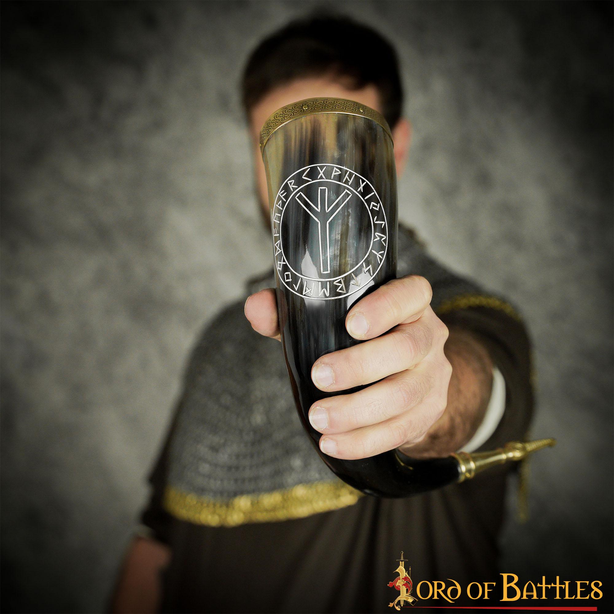 Imagen única de: Cuerno Vikingo con Runa Algiz - Borde y Punta de Latón