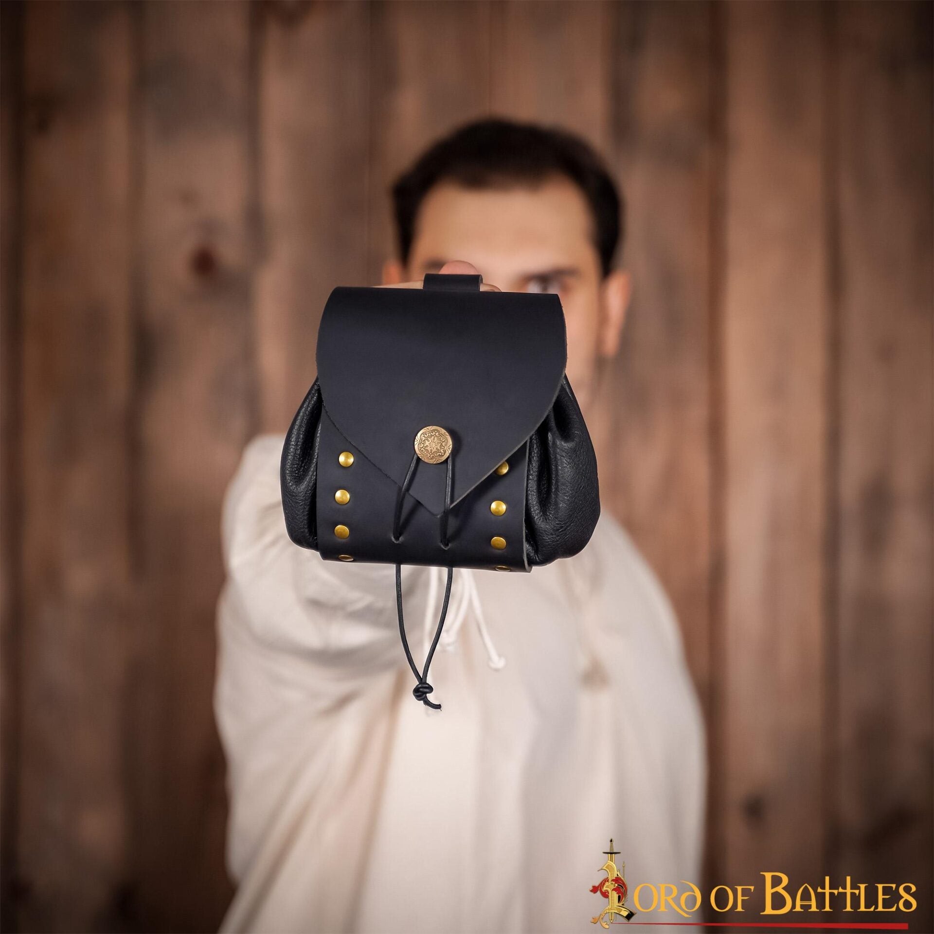 Bolsa de cinturón medieval en piel con botón de latón - imagen 14