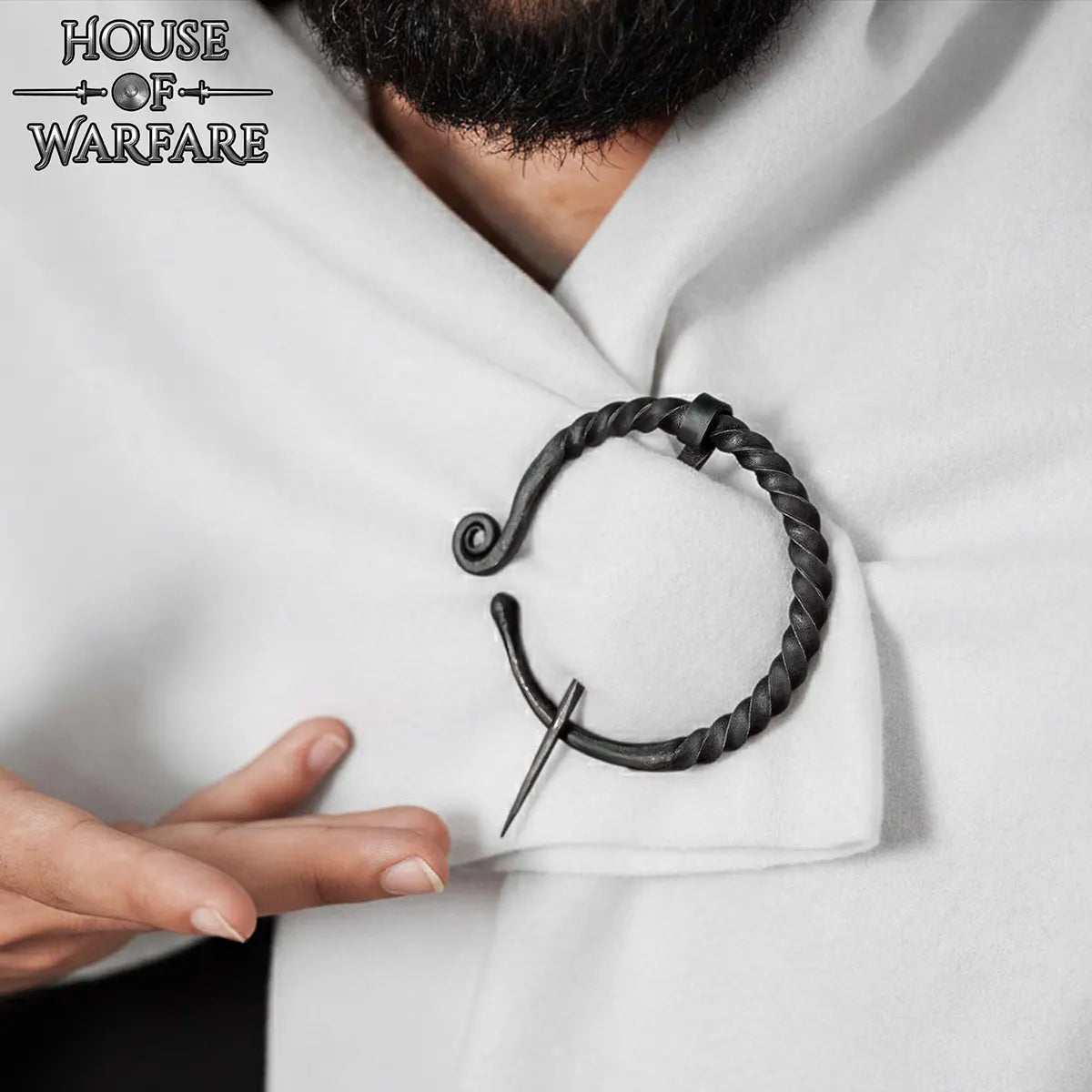 Fíbula pennanular forjada a mano — broche para capa medieval - imagen 4