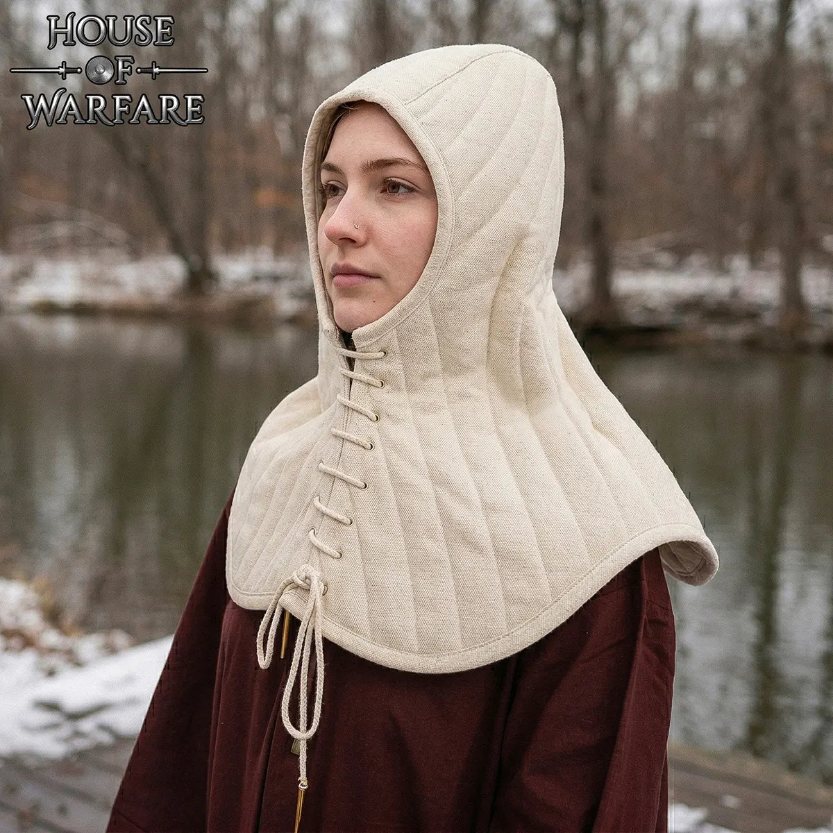 Capucha acolchada medieval con cuello y cordones - imagen 3