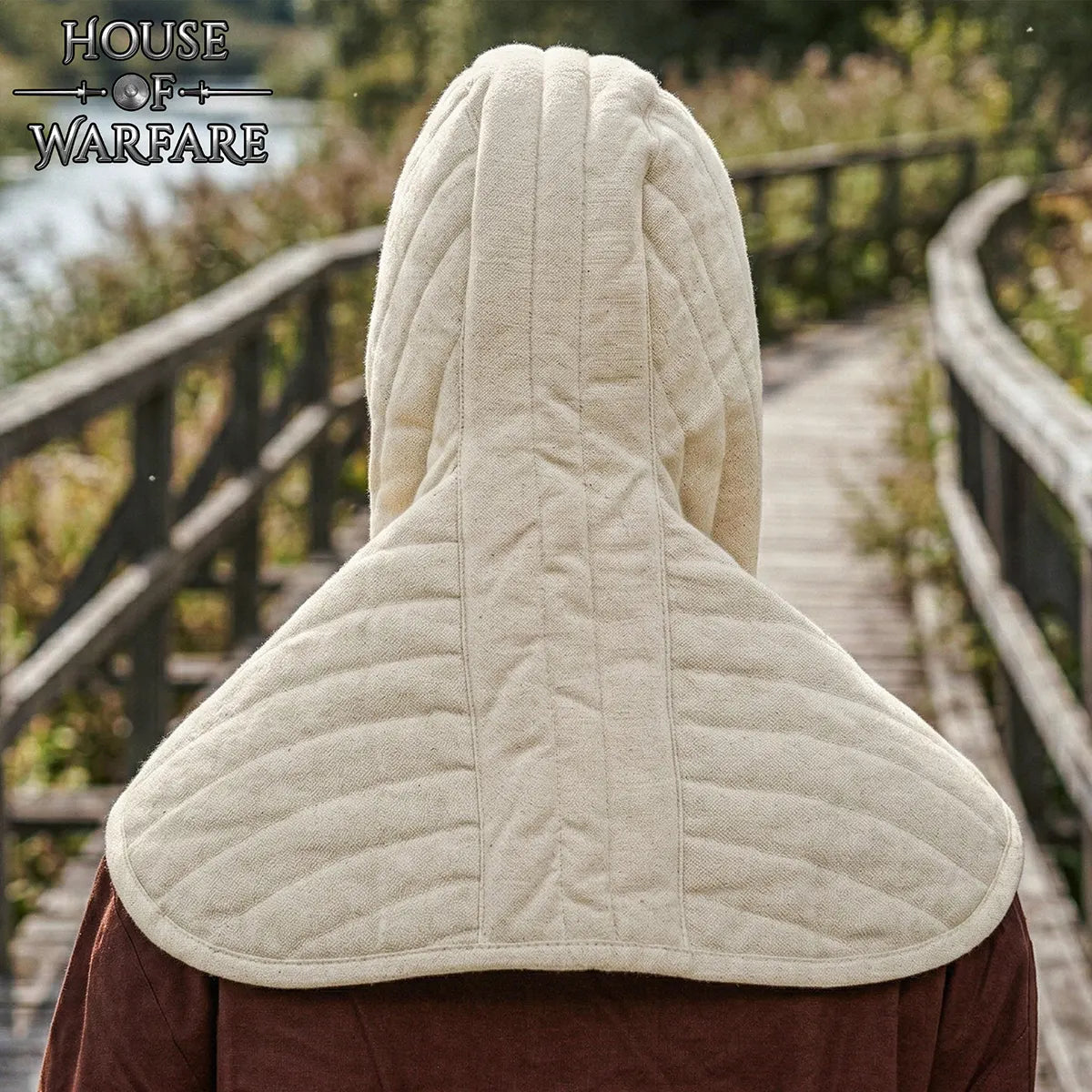Capucha acolchada medieval con cuello y cordones - imagen 7