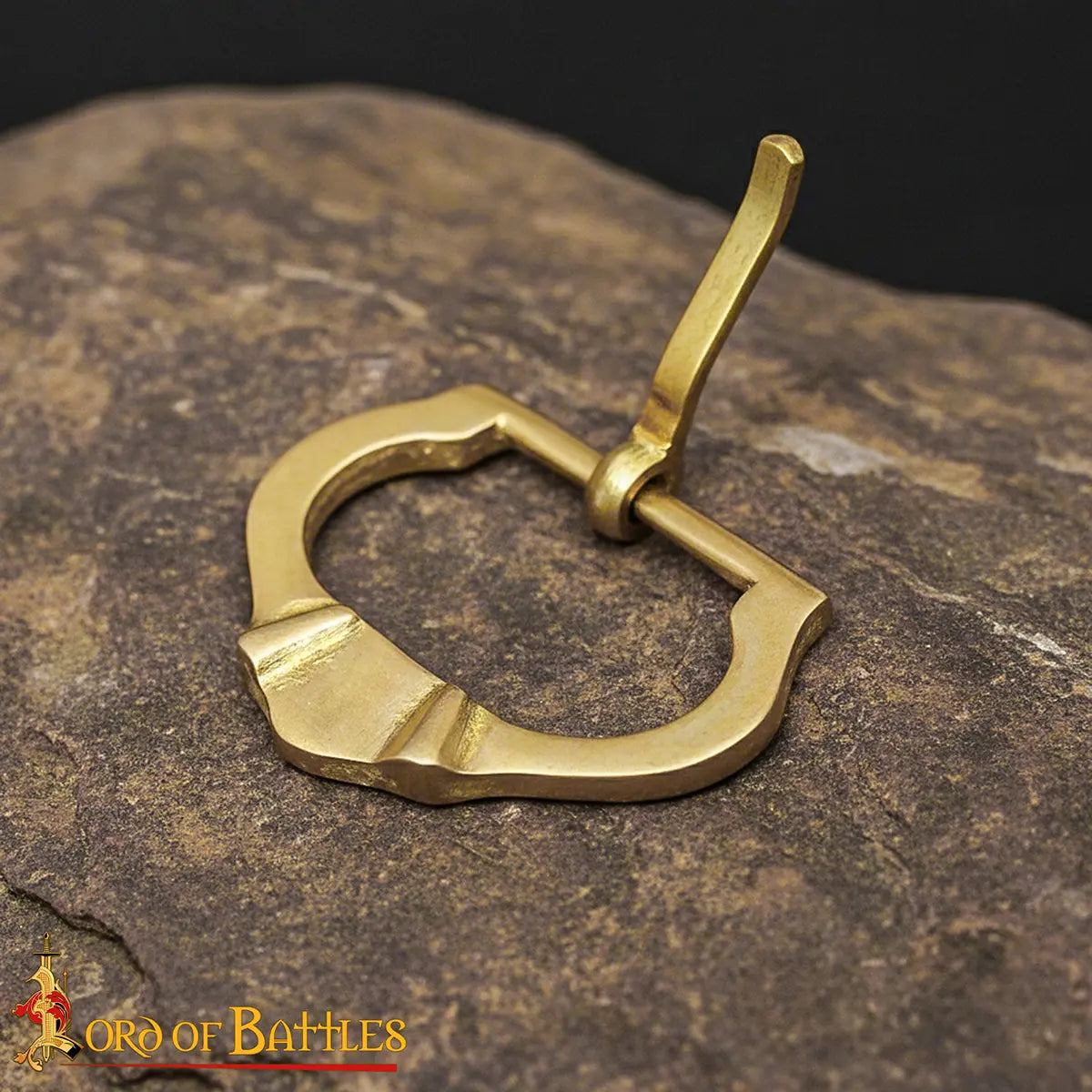 Hebilla medieval pequeña de latón - imagen 4