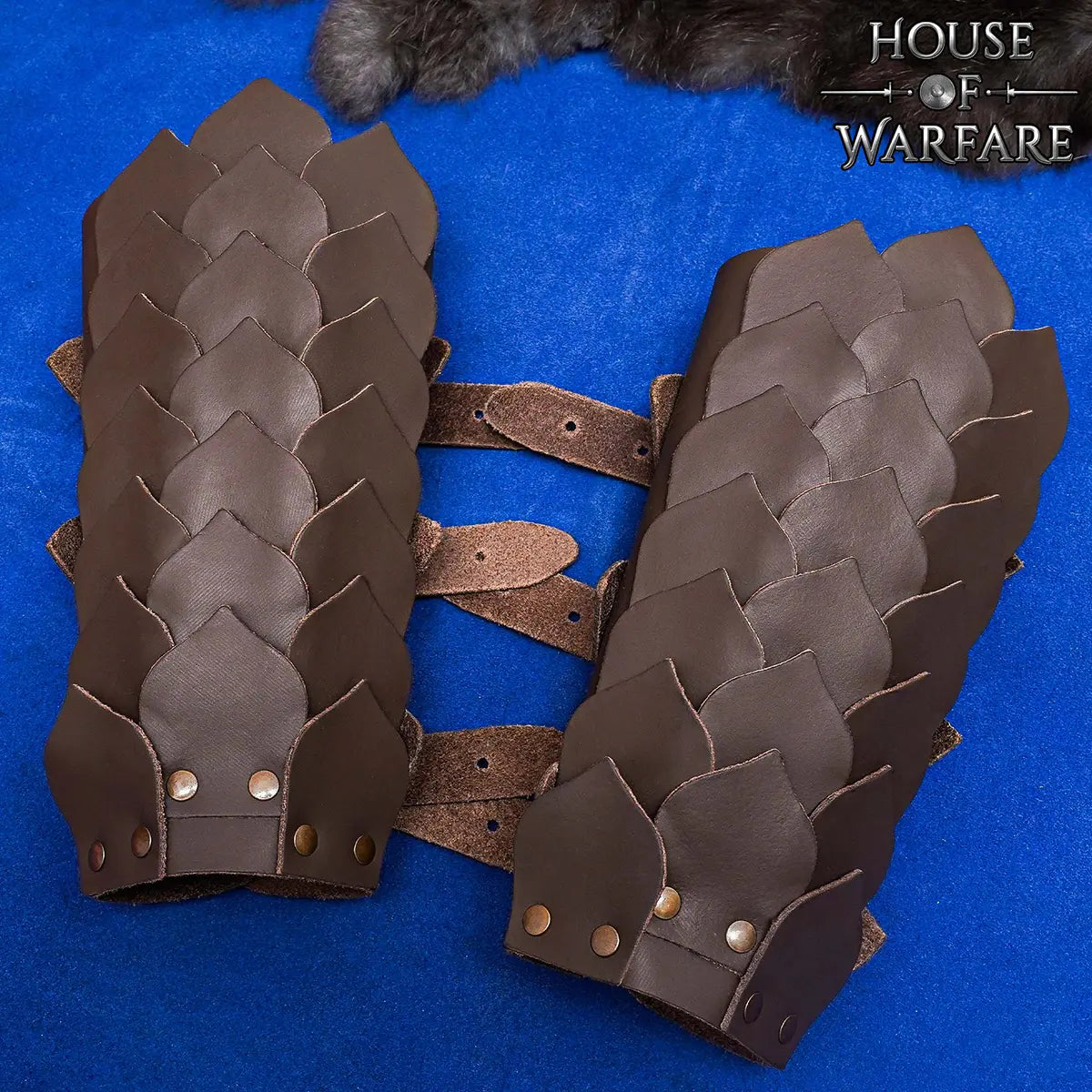 Imagen única de: Brazales de cuero con escamas estilo pangolin y hebillas de latón