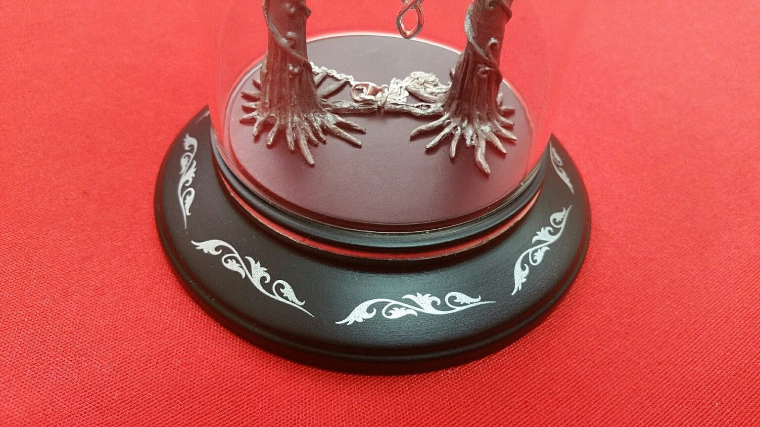 Imagen de Expositor colgante de Arwen NN9551 parte de nuestra colección en Tienda Medieval, sitio oficial.