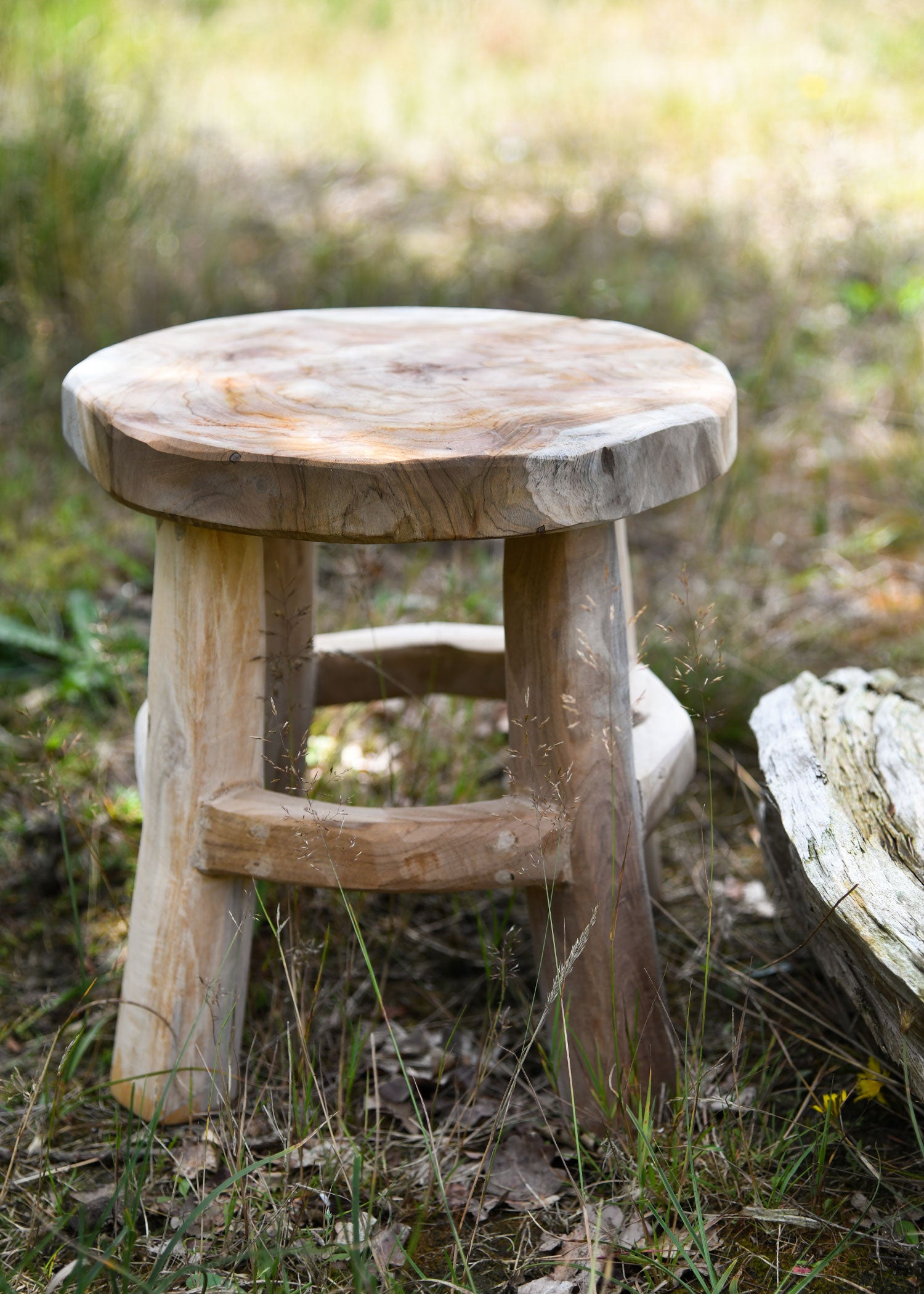 Imagen única de: Taburete Pequeño De Madera De Aprox. 31 Cm De Altura.