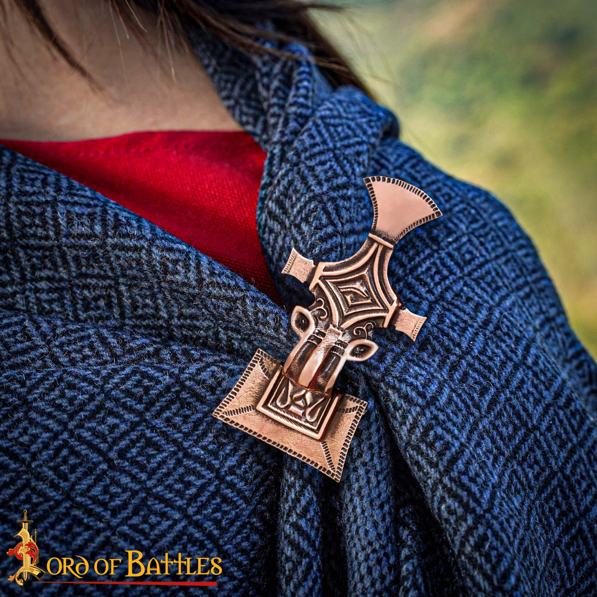 Broche lombardo de bronce macizo (s. VI) — réplica, fundición por cera perdida