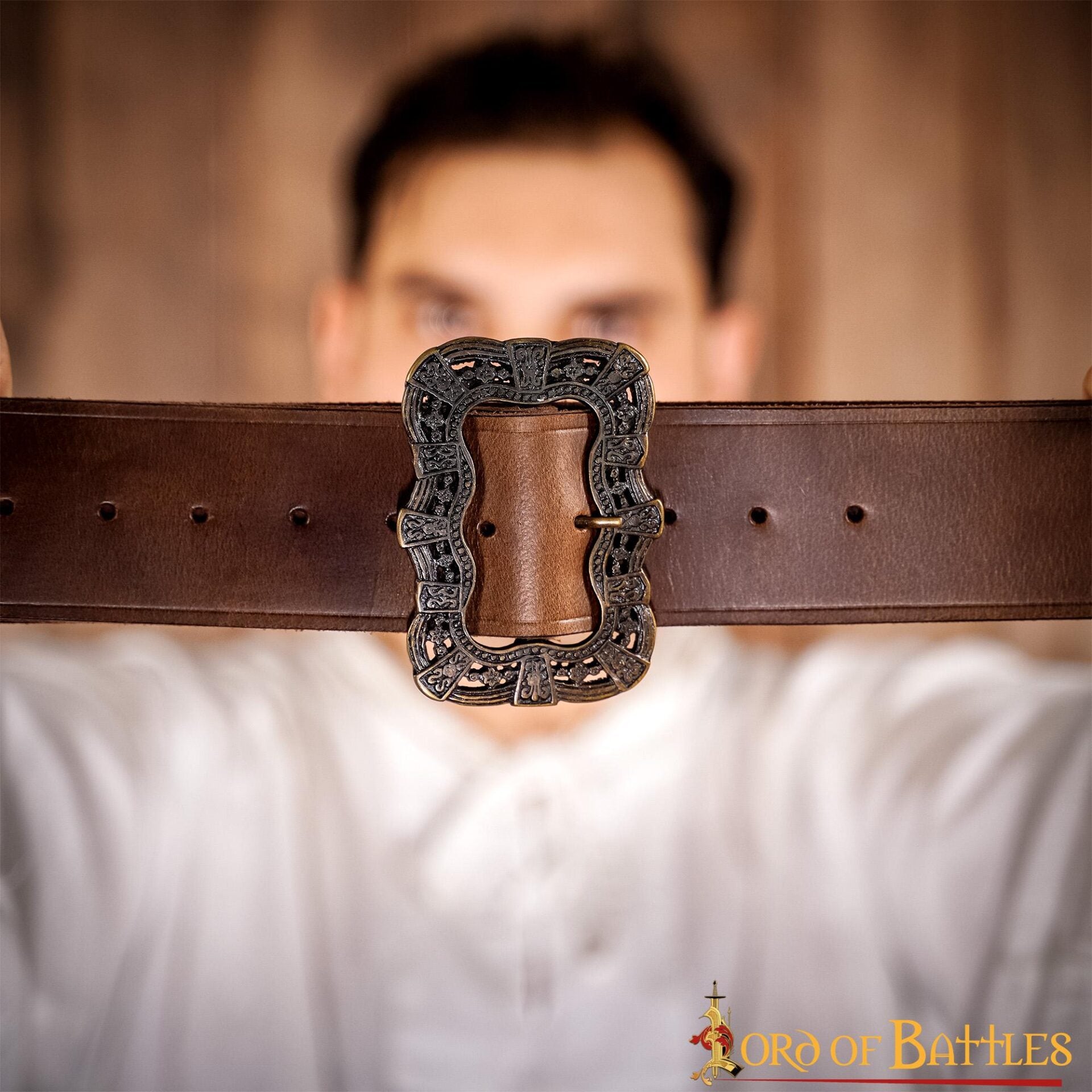 Cinturón medieval de cuero hecho a mano con hebilla ornamentada de latón - imagen 15