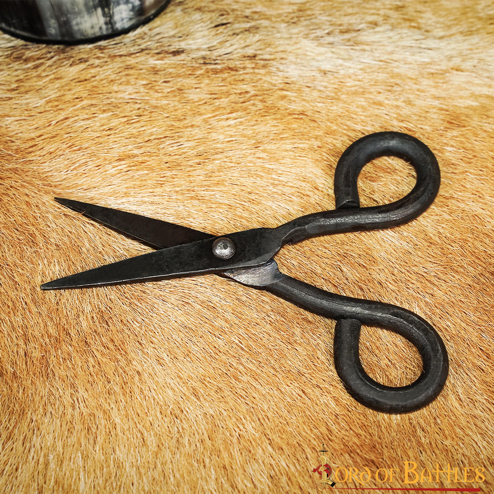 Tijeras antiguas de hierro forjado - accesorio medieval funcional - imagen 4