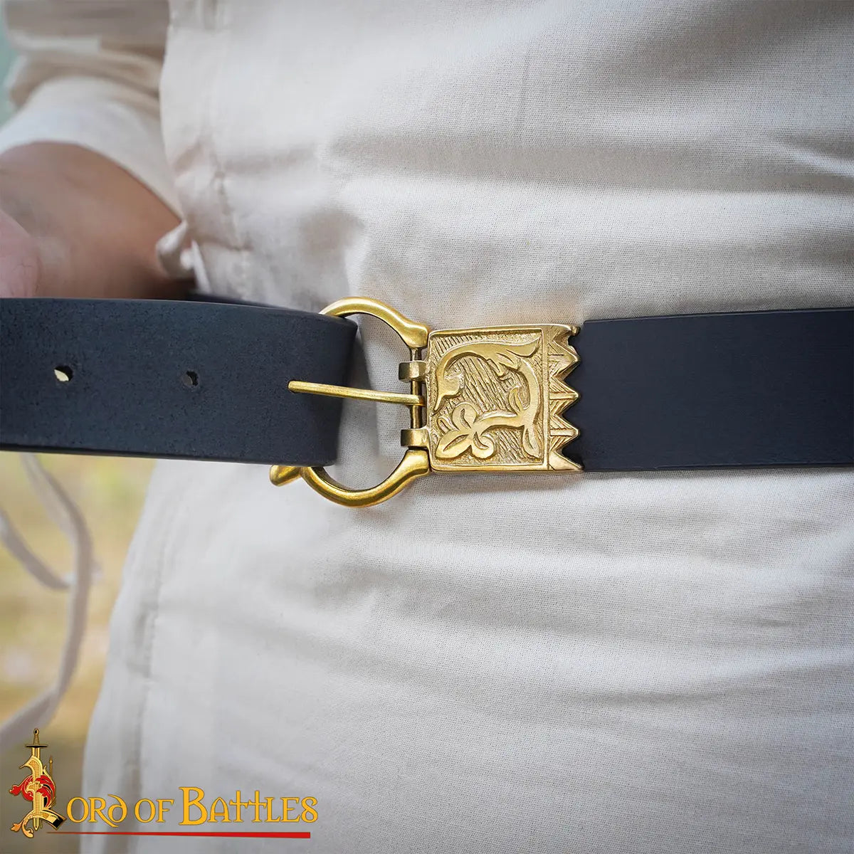 Hebilla floral tardomedieval de latón macizo - imagen 5