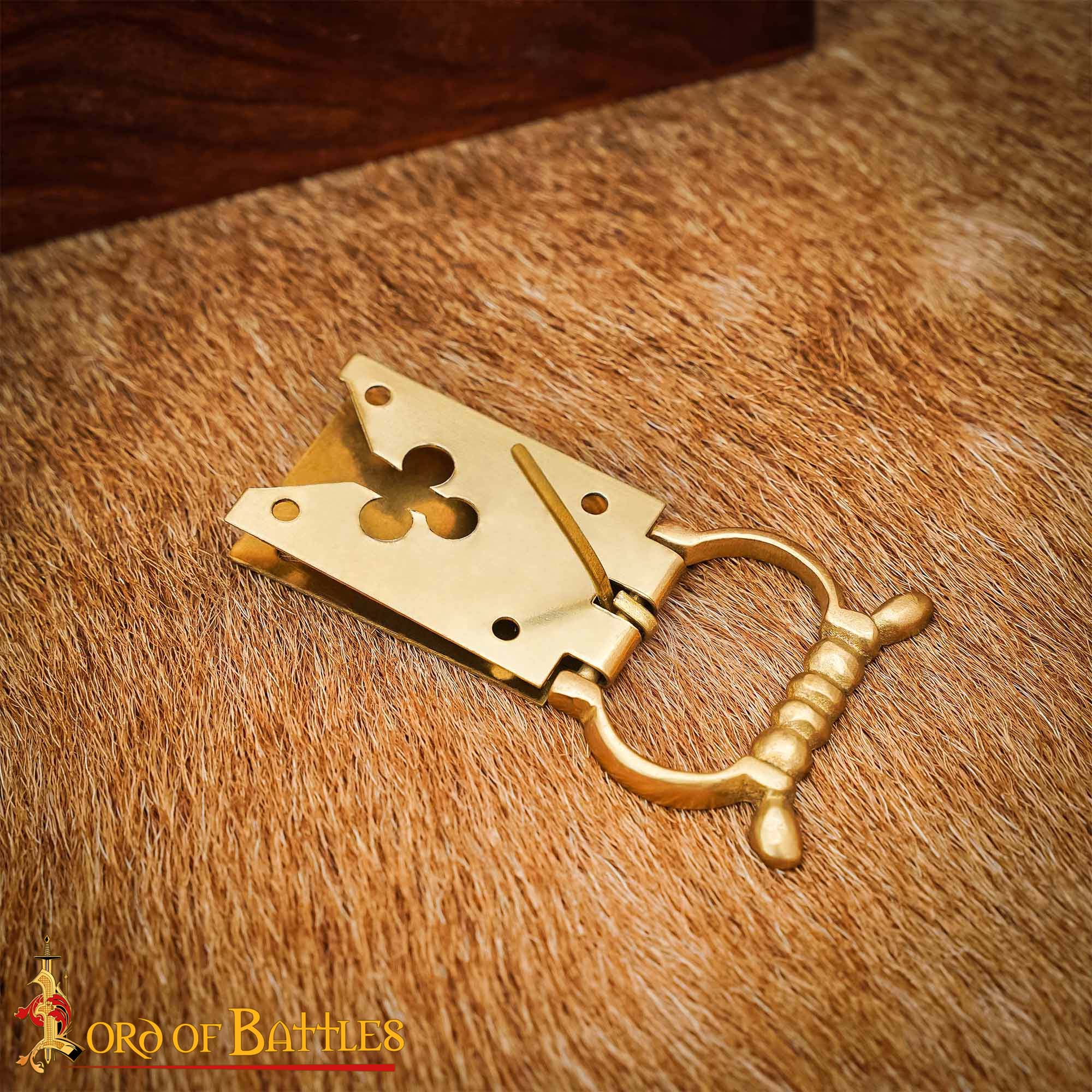 Imagen única de: Hebilla de Cinturón de Latón Medieval - Motivo Trébol para Larp y Disfraces Históricos