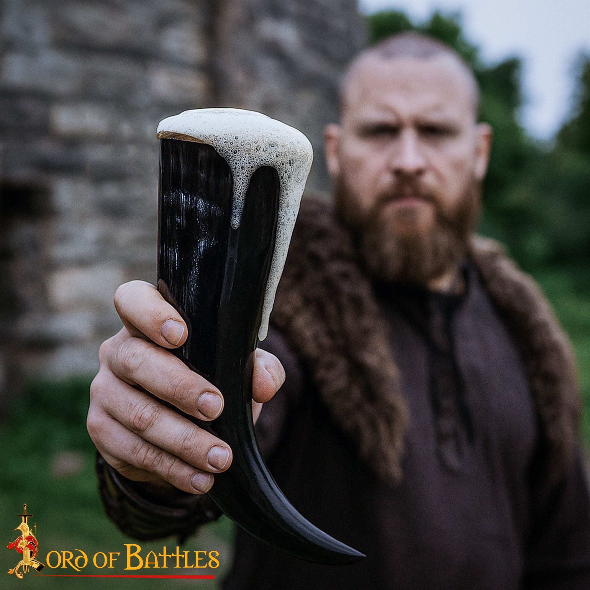 Cuerno vikingo pulido de búfalo con borde de latón - imagen 2