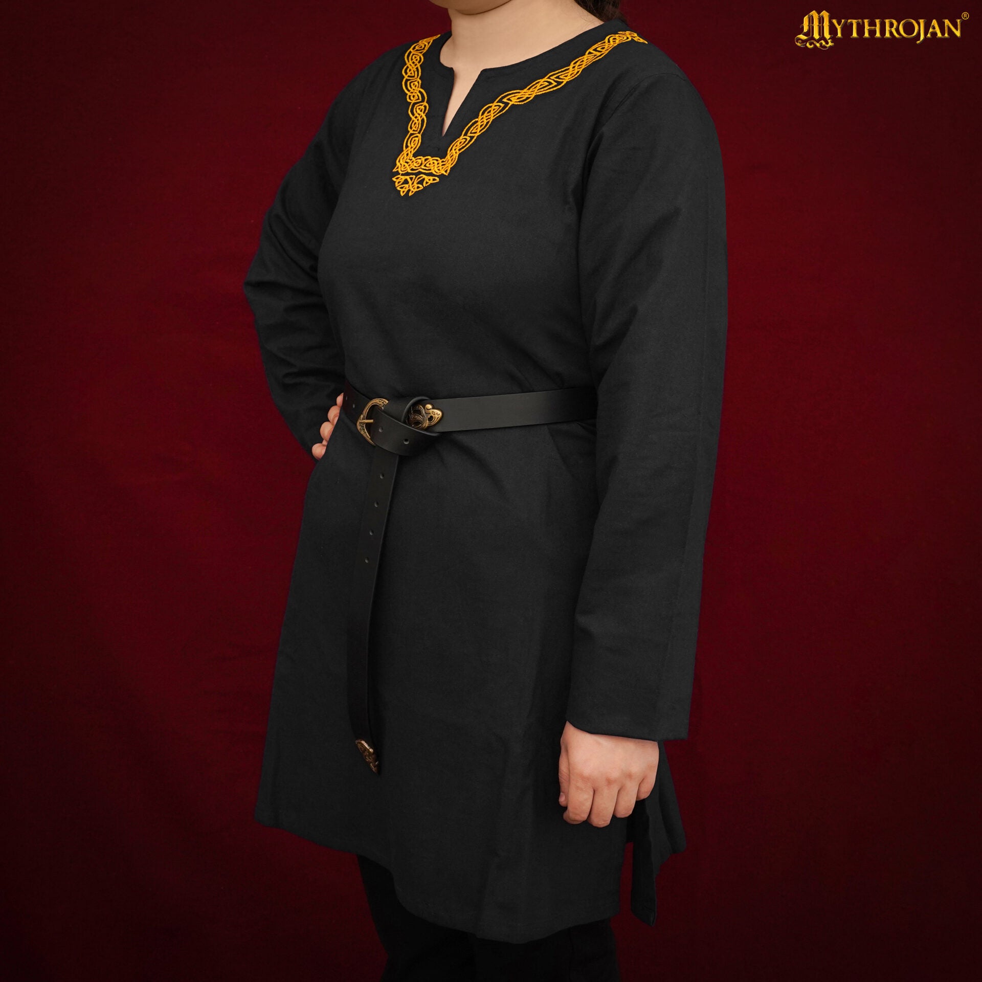 Imagen única de: Túnica vikinga bordada Mythrojan — camisa medieval de algodón