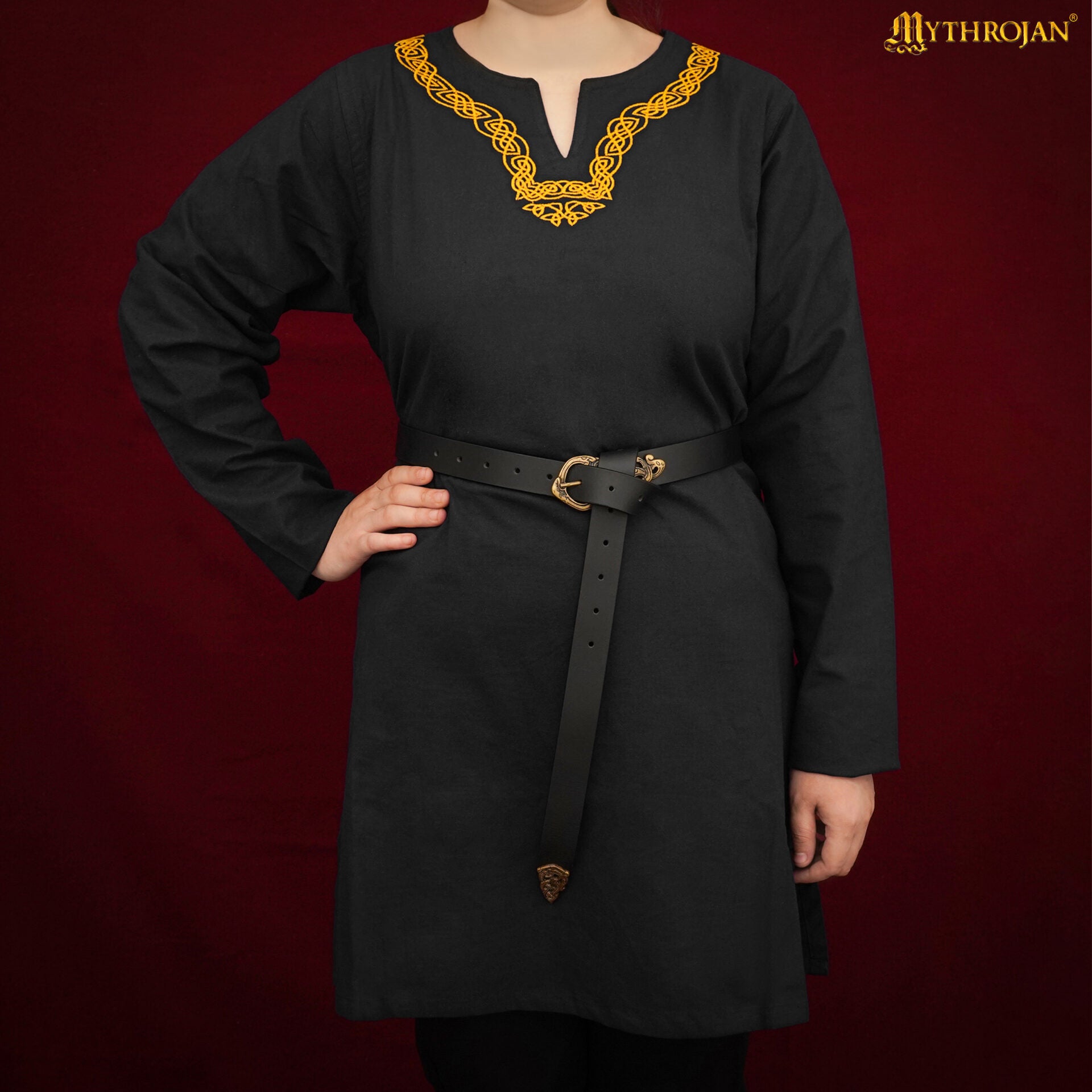 Imagen única de: Túnica vikinga bordada Mythrojan — camisa medieval de algodón
