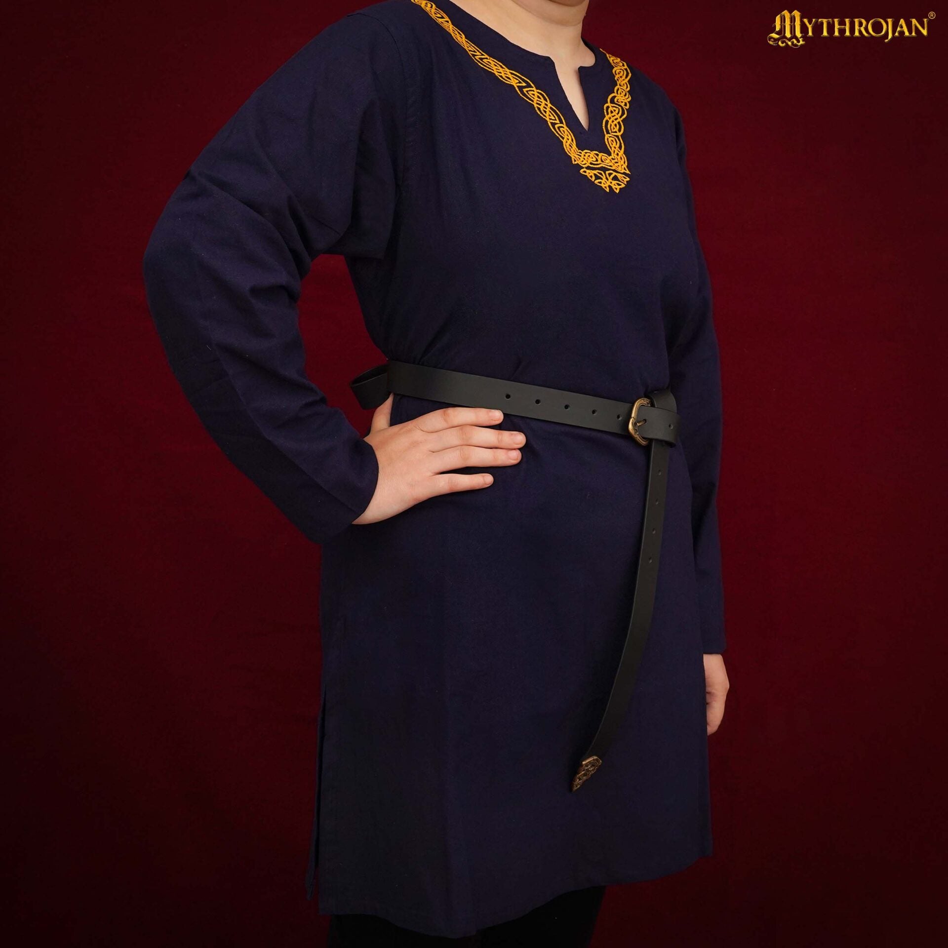 Imagen única de: Túnica vikinga bordada Mythrojan — camisa medieval de algodón