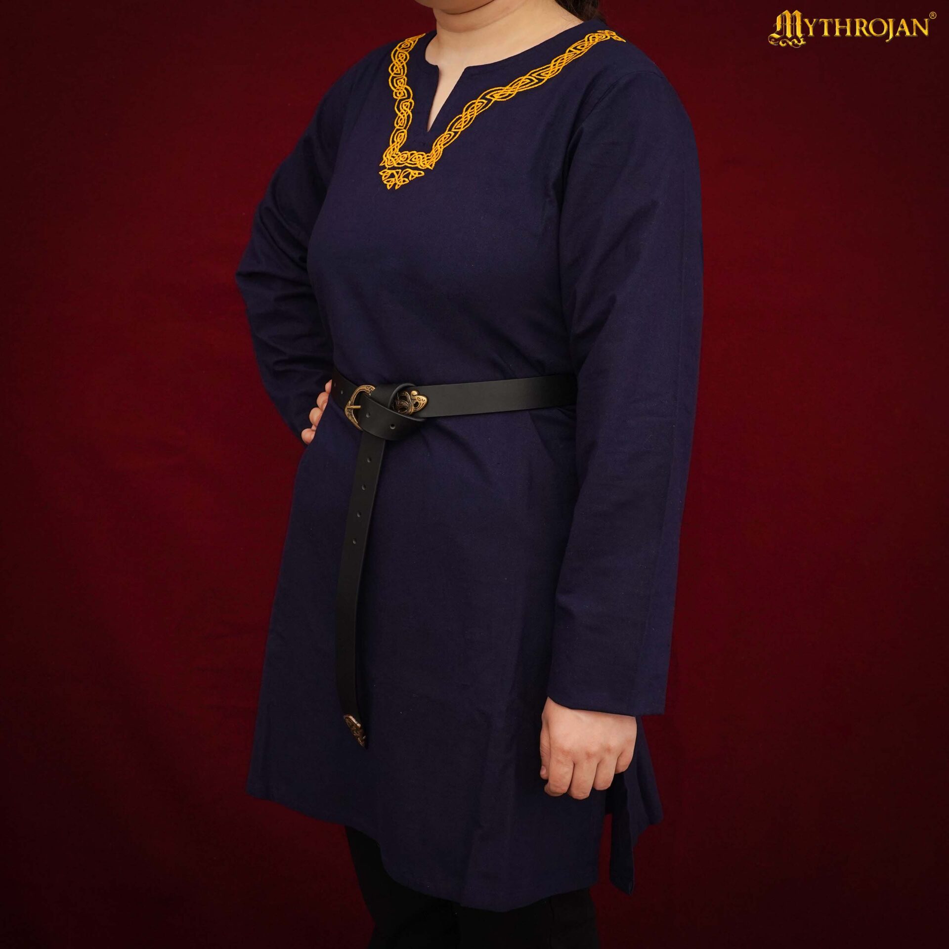 Imagen única de: Túnica vikinga bordada Mythrojan — camisa medieval de algodón