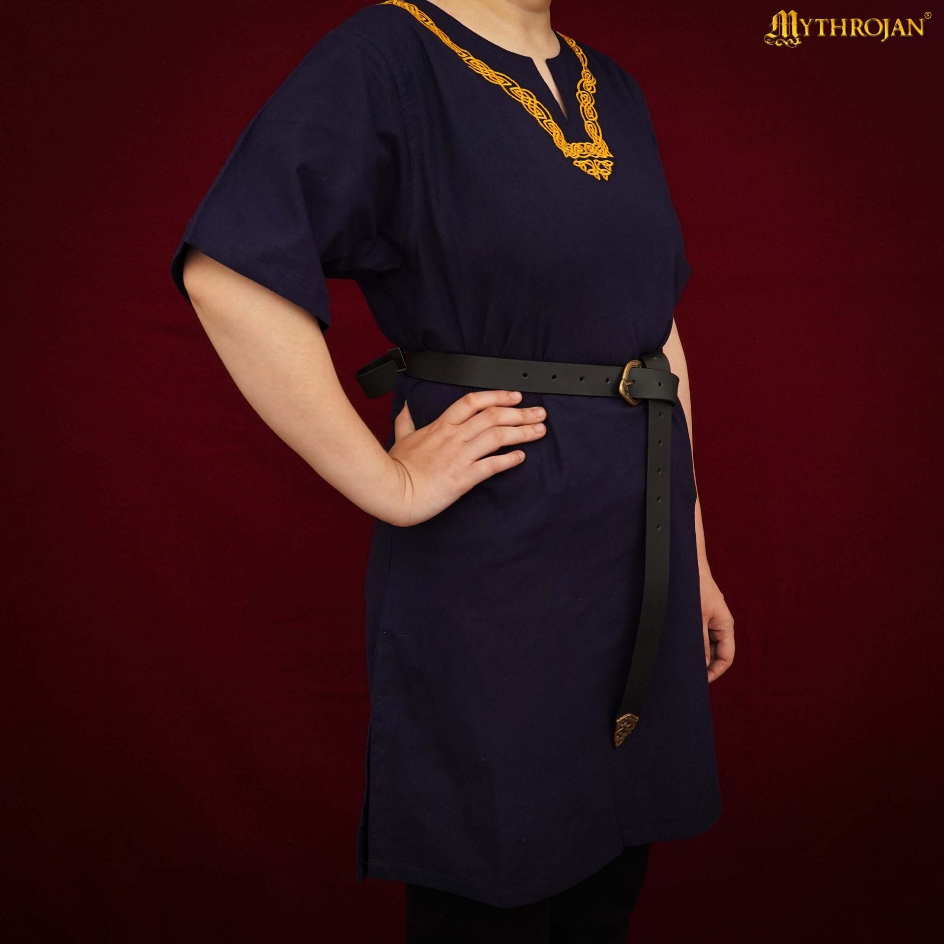 Imagen única de: Túnica vikinga bordada Mythrojan — camisa medieval de algodón