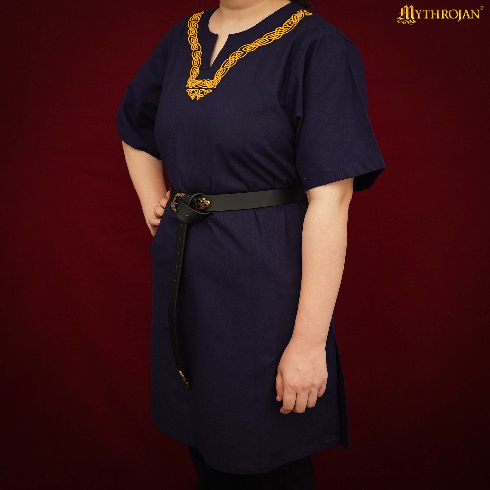 Imagen única de: Túnica vikinga bordada Mythrojan — camisa medieval de algodón