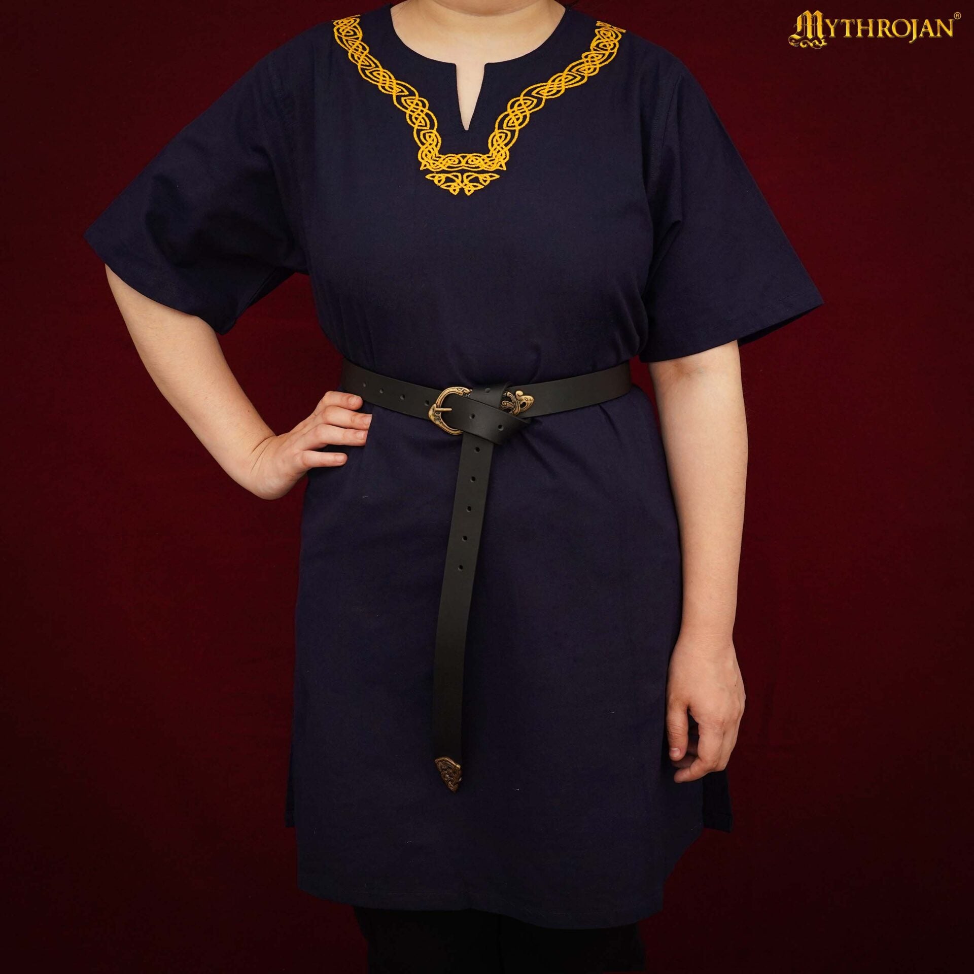 Imagen única de: Túnica vikinga bordada Mythrojan — camisa medieval de algodón