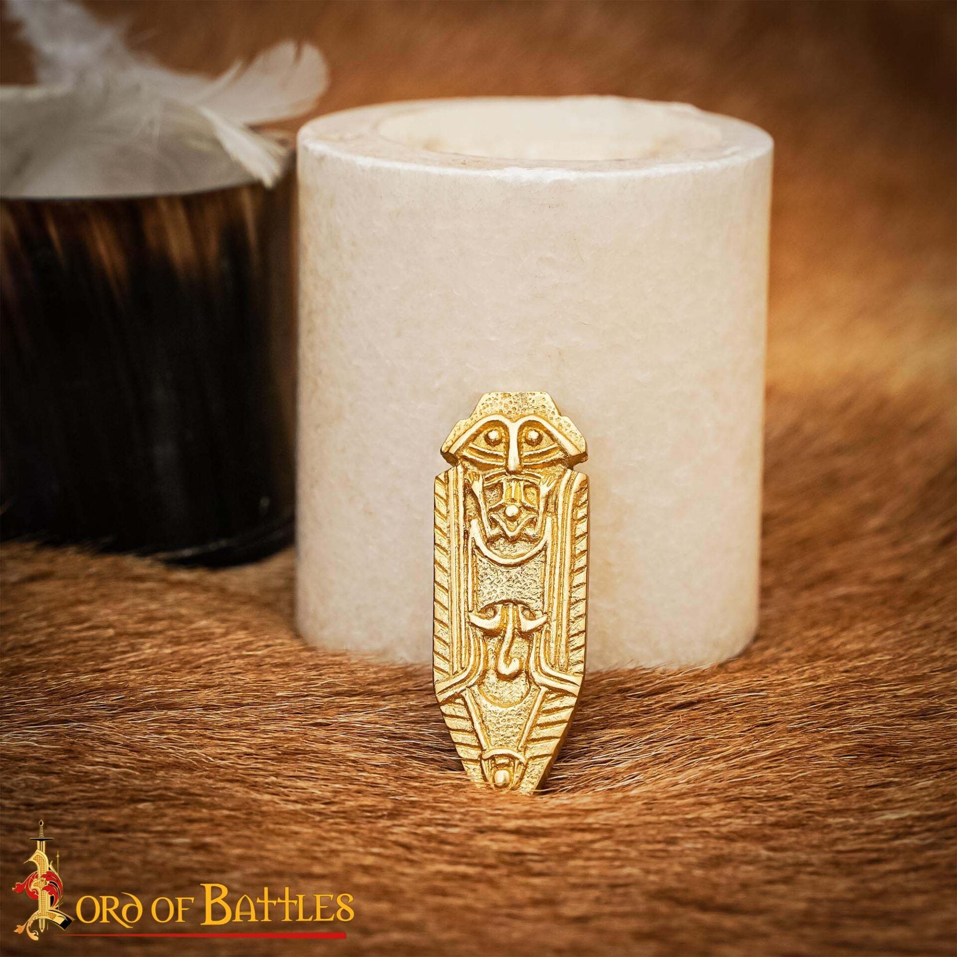 Imagen única de: Punta de Cinturón de Latón Vikingo - Chape Grabado - Accesorio Medieval de Latón Macizo para Cinturón