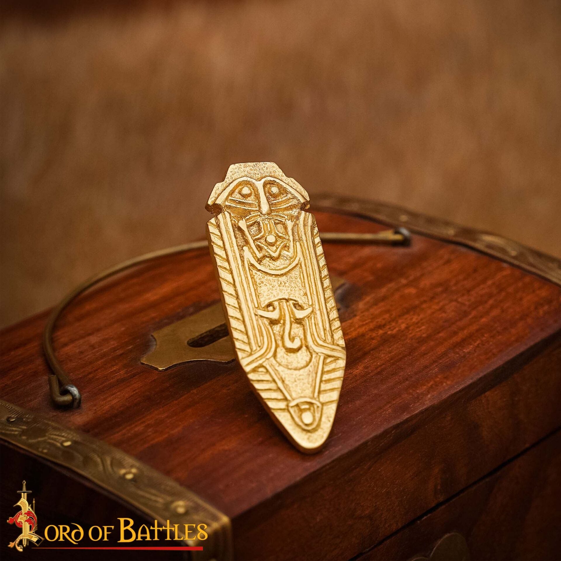 Imagen única de: Punta de Cinturón de Latón Vikingo - Chape Grabado - Accesorio Medieval de Latón Macizo para Cinturón