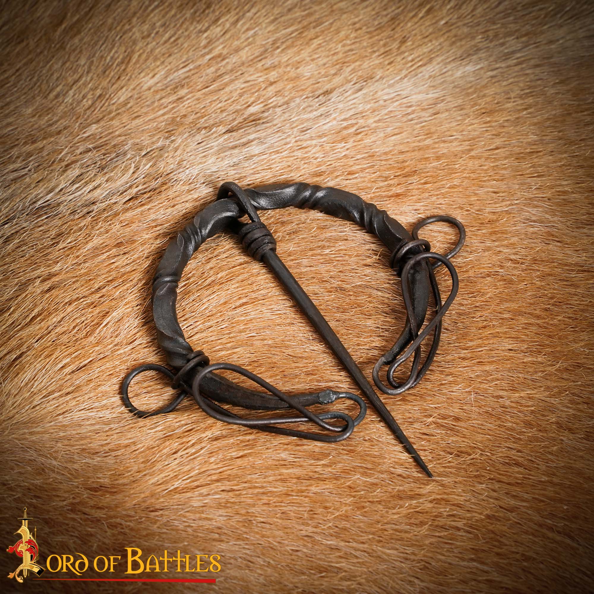 Broche penannular vikingo forjado a mano - Fíbula de hierro para manto