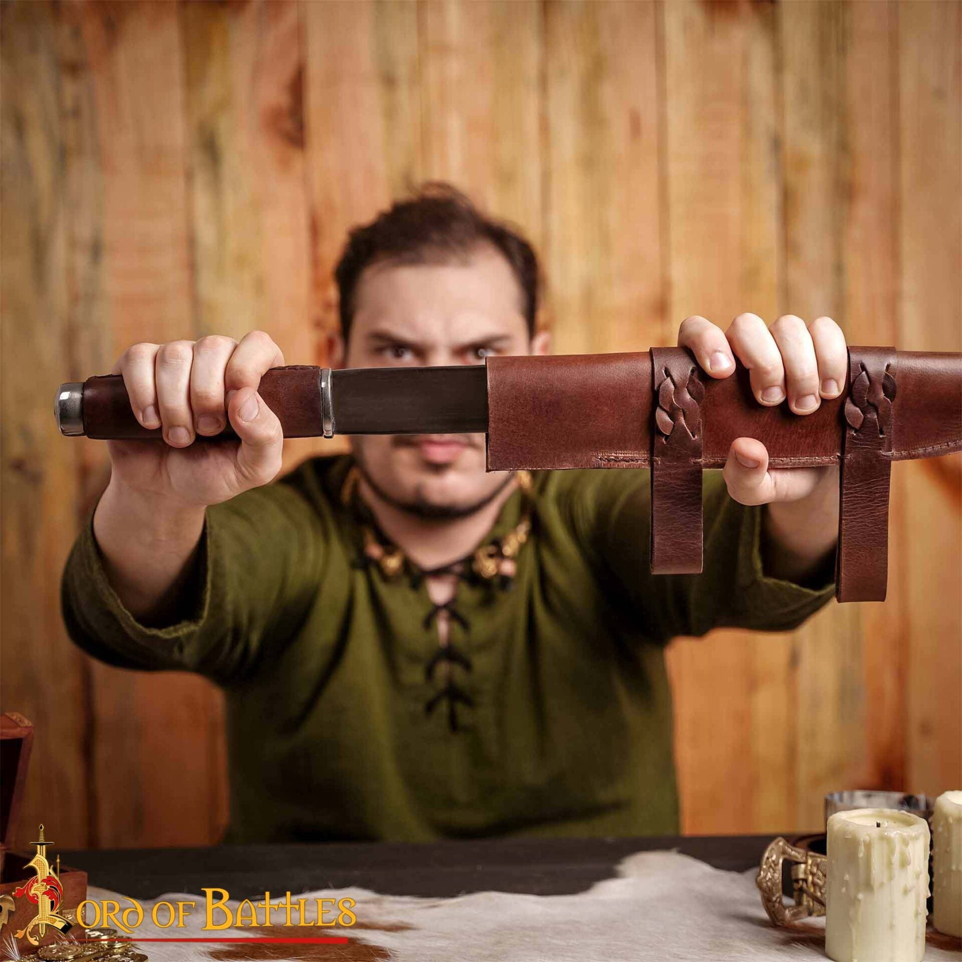 Imagen única de: Daga Medieval Seax - Hoja de Acero Al Carbono Forjada a Mano con Funda de Cuero Marrón