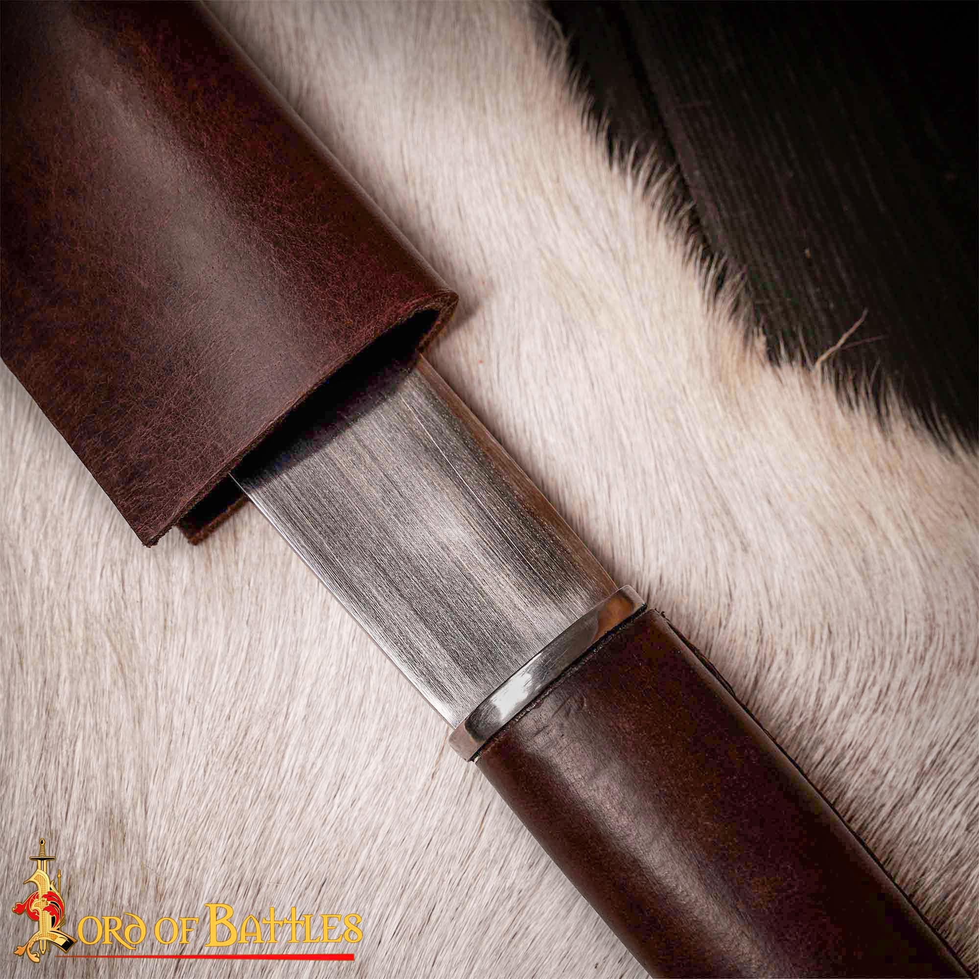 Imagen única de: Daga Medieval Seax - Hoja de Acero Al Carbono Forjada a Mano con Funda de Cuero Marrón