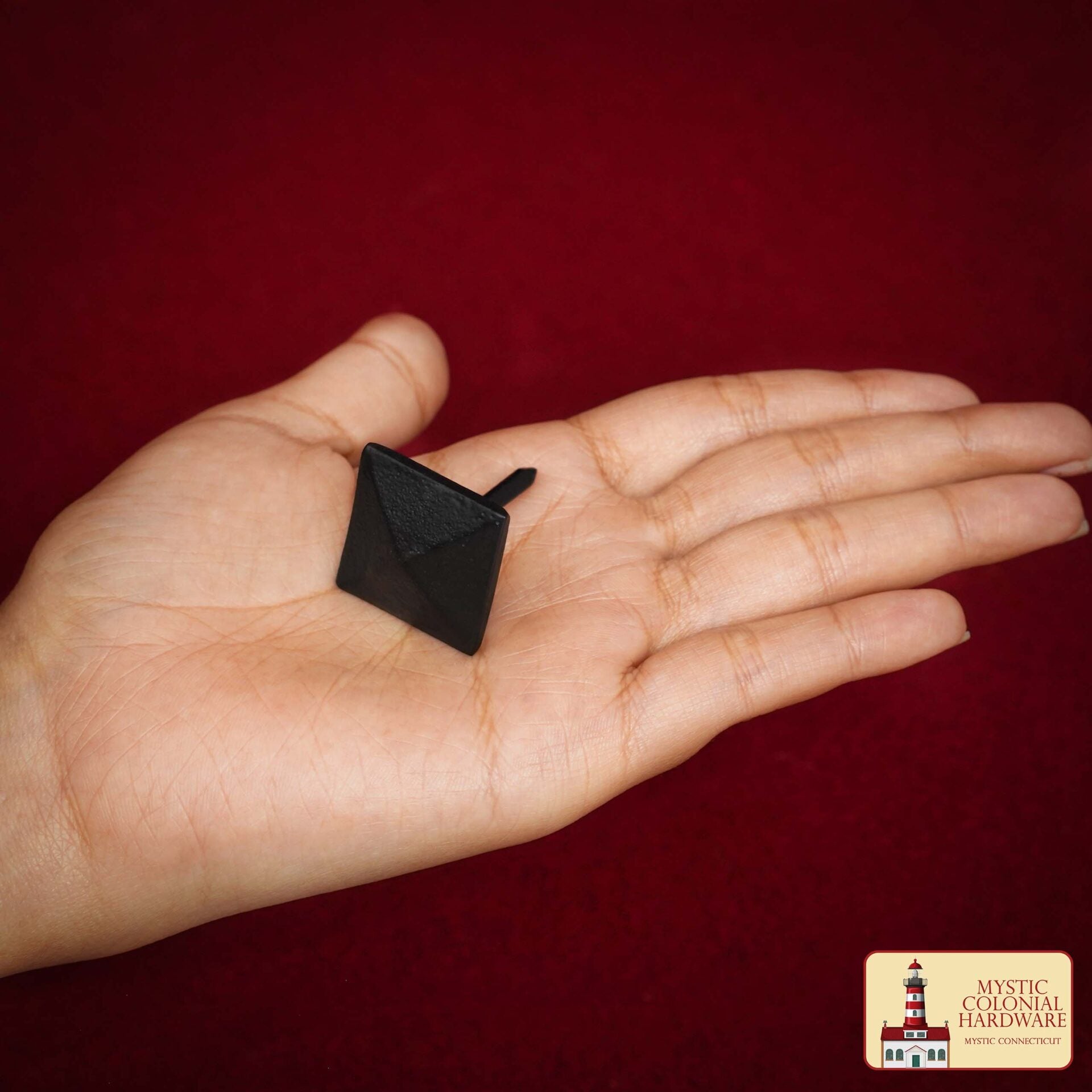 Clavos decorativos de hierro forjado con acabado ennegrecido - imagen 5
