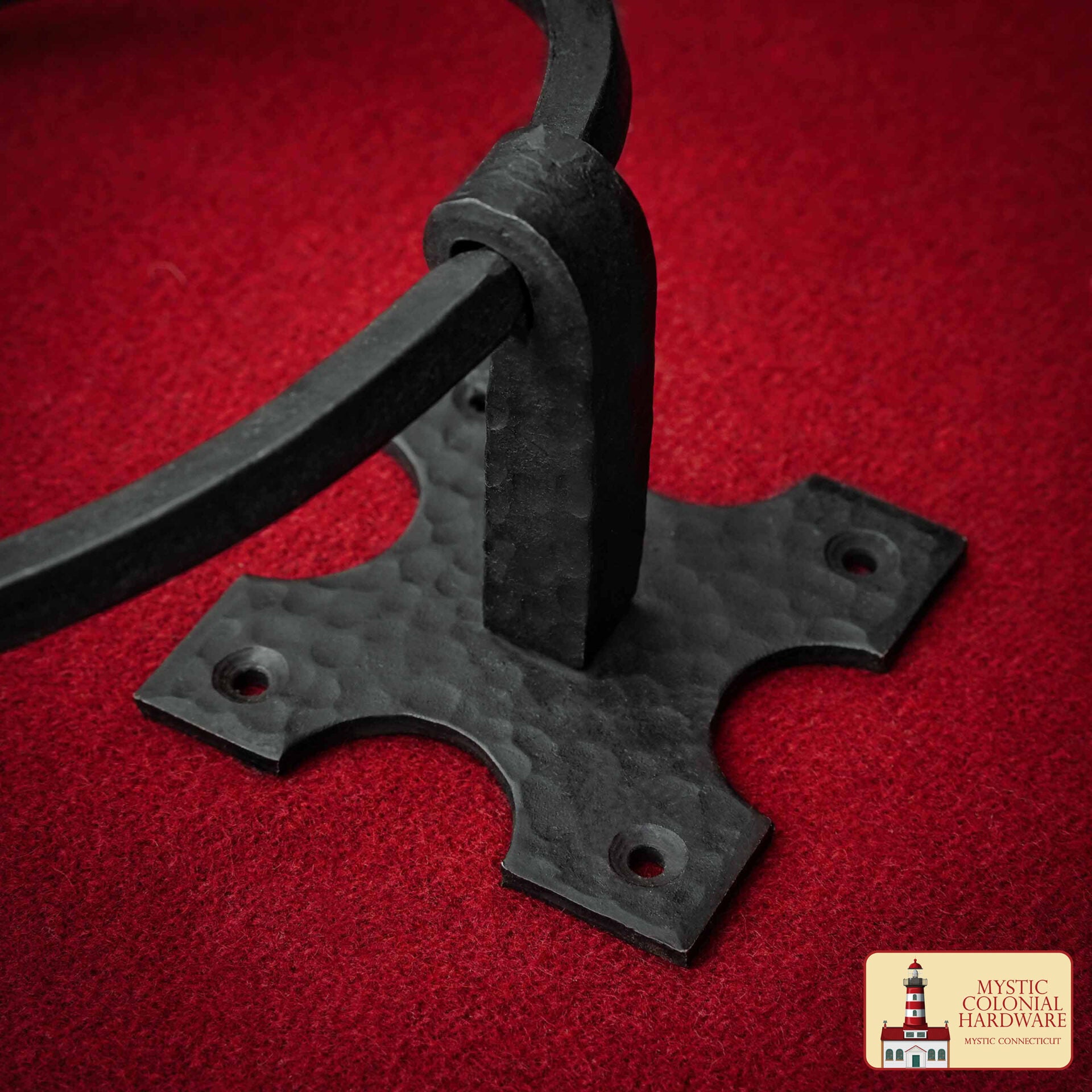 Imagen única de: Toallero de Pared Rústico Forjado a Mano: Ideal para Cuartos de Baño y Cocinas Victorianos, Coloniales, Retro, Steampunk, Góticos, Barrocos y Medievales, 15,9 Cm