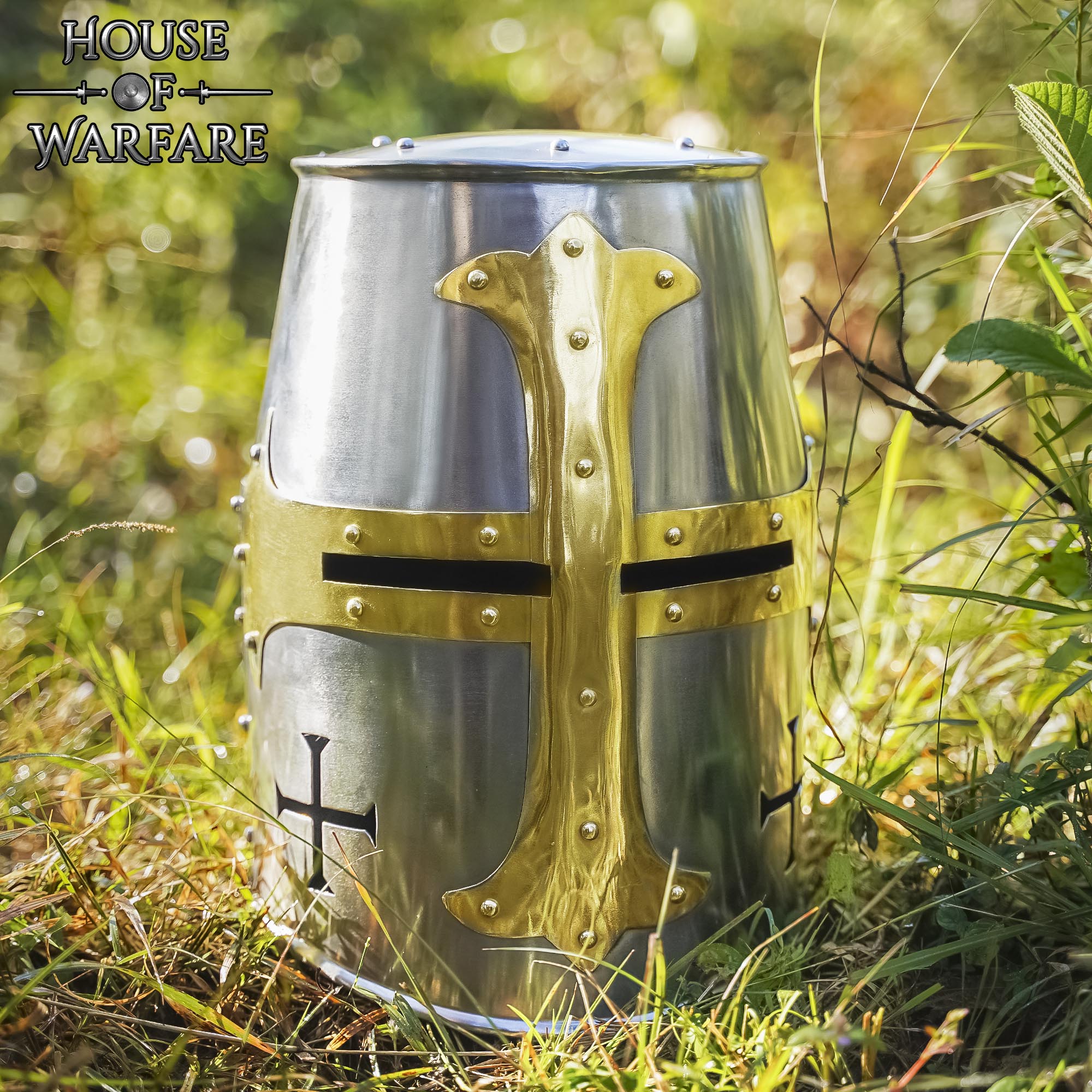 Imagen única de: Gran Yelmo de Cruzado con Cruz de Latón Estilo Siglos Xii-xiii