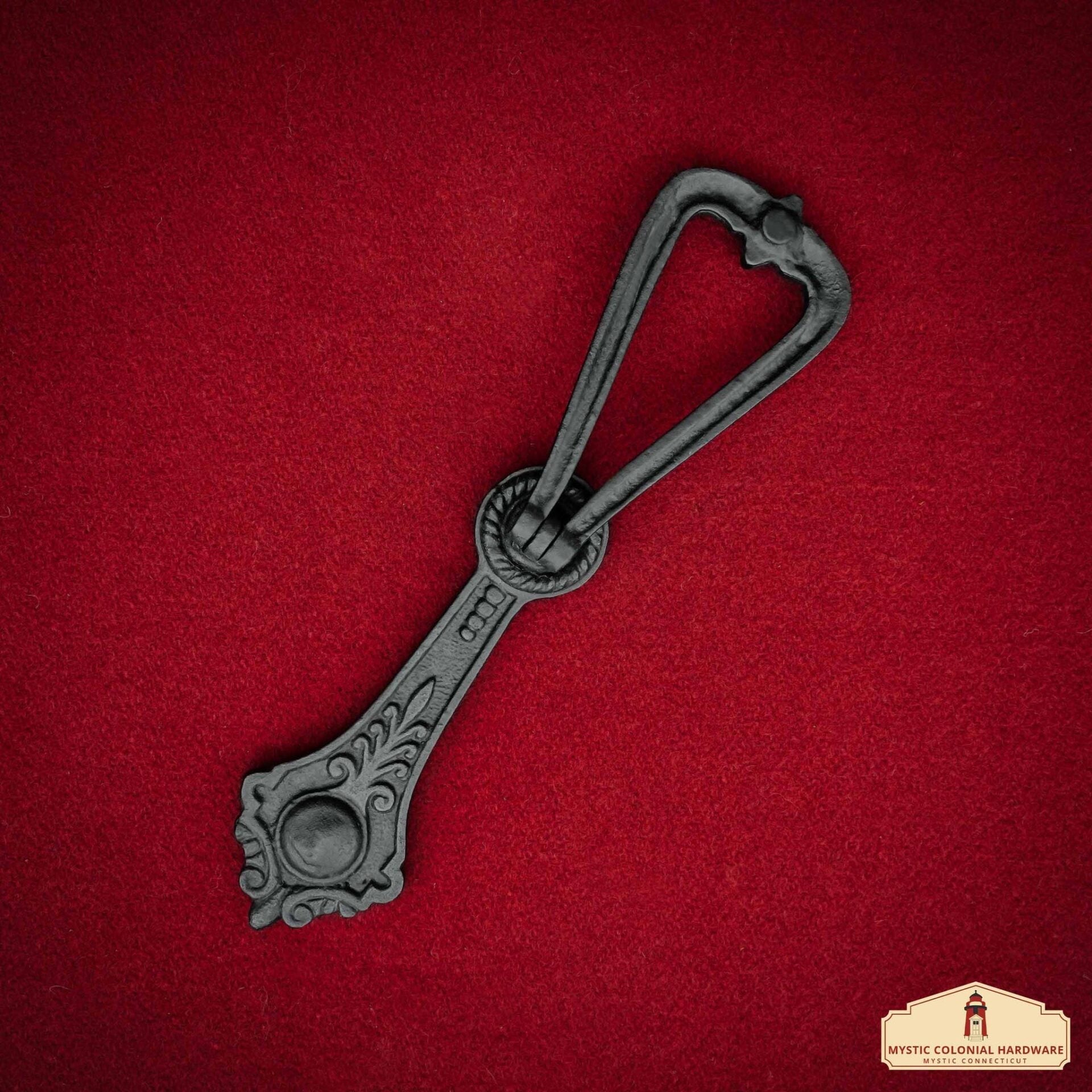 Imagen única de: Aldaba Georgiana Rústica de Hierro Fundido: Ideal para Ambientes Victorianos, Coloniales, Retro, Steampunk, Góticos, Barrocos y Medievales, (17,2x7) Cm