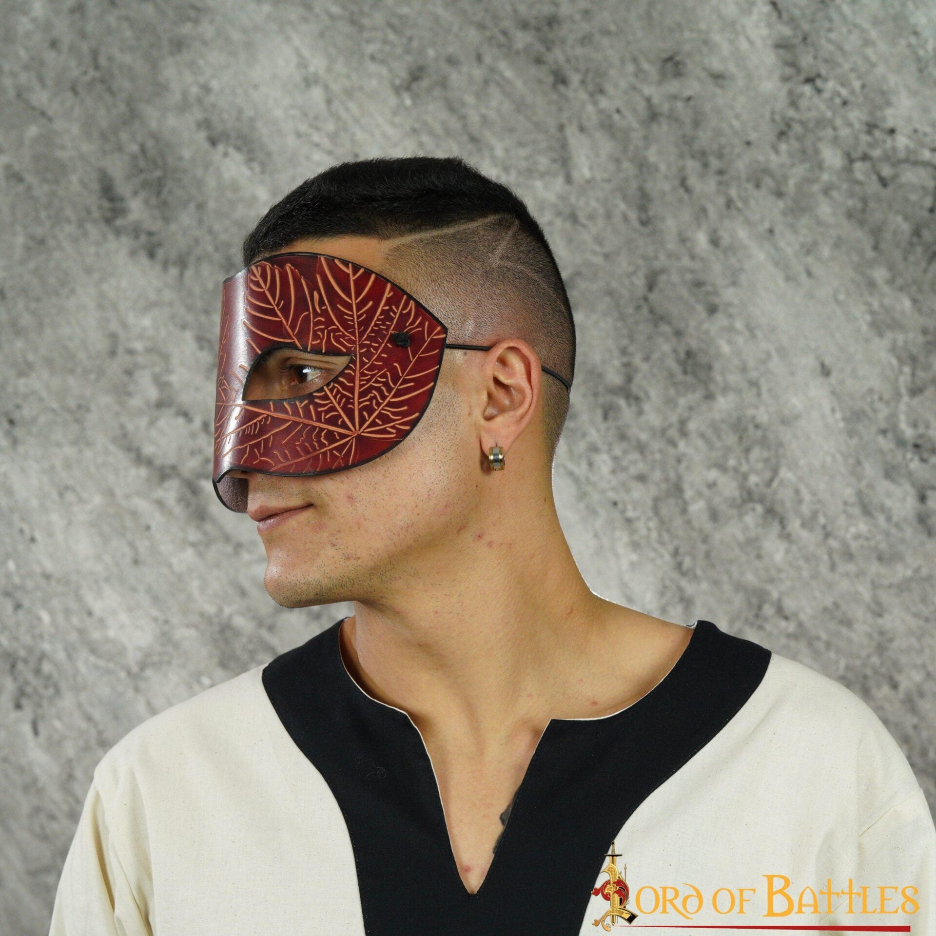 Máscara de ojos de cuero con hojas de arce en relieve - imagen 13