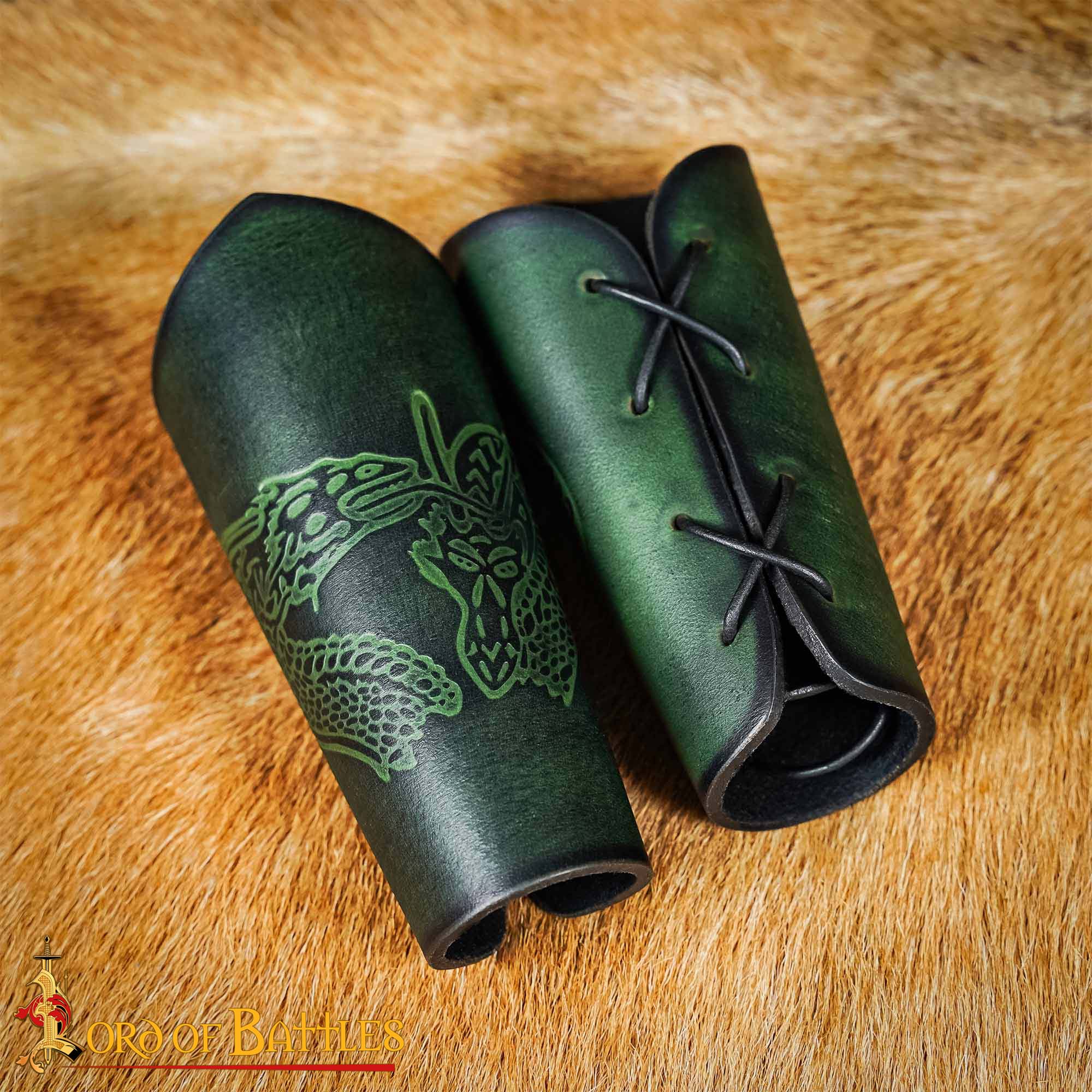 Brazales de cuero con dragón grabado — 16 cm, hechos a mano