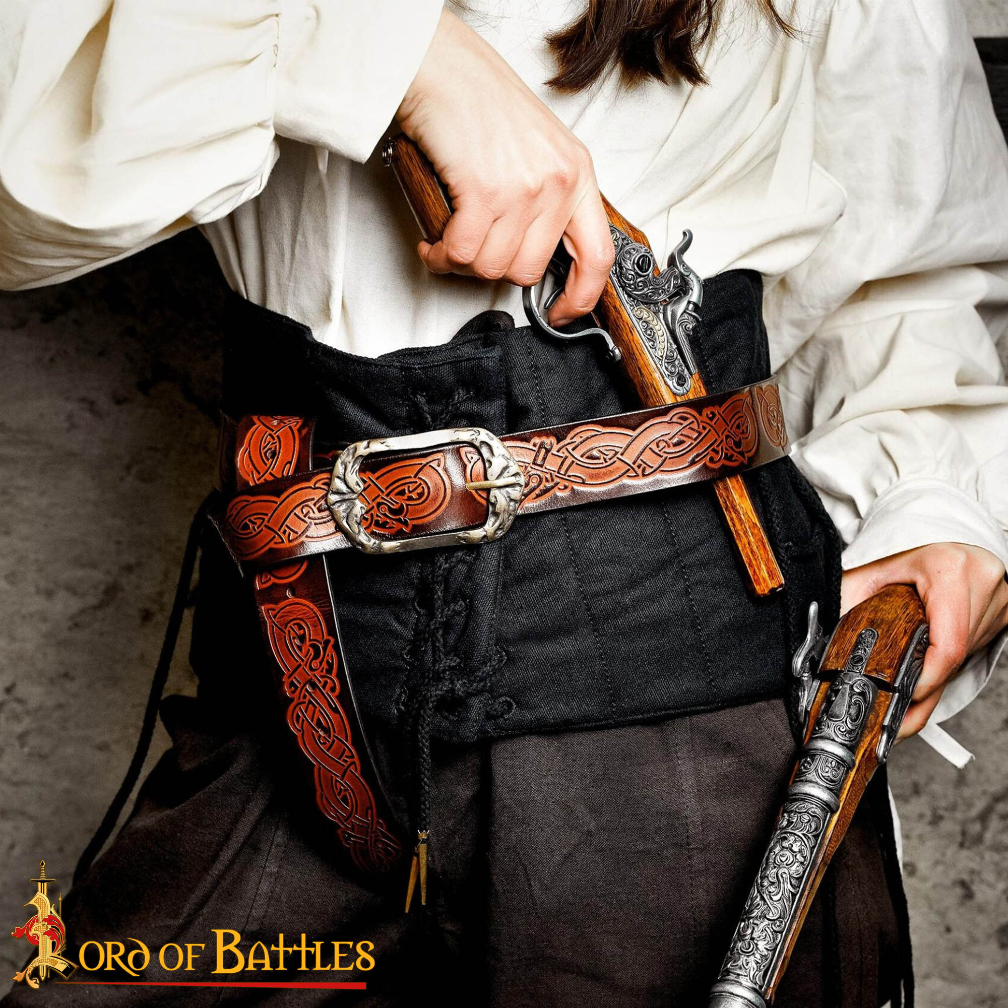 Cinturón vikingo medieval de cuero hecho a mano con hebilla de latón - imagen 6