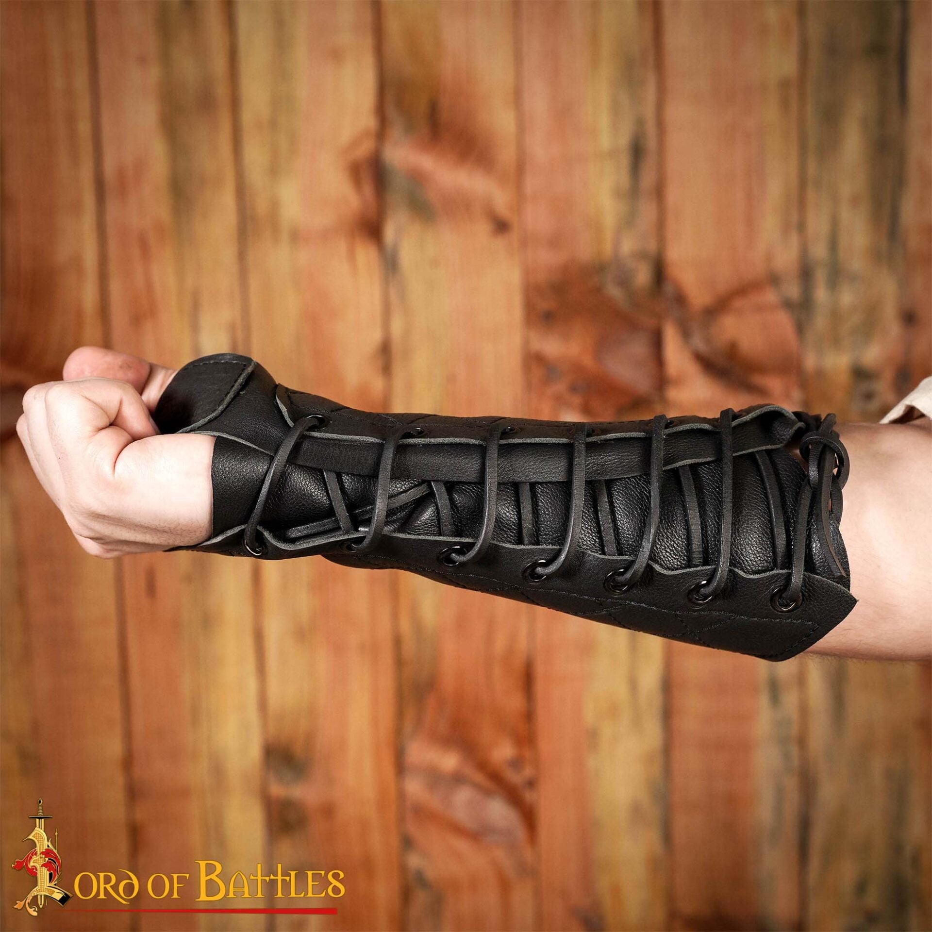 Imagen única de: Brazal de cuero acolchado con protector de pulgar para arquería y LARP