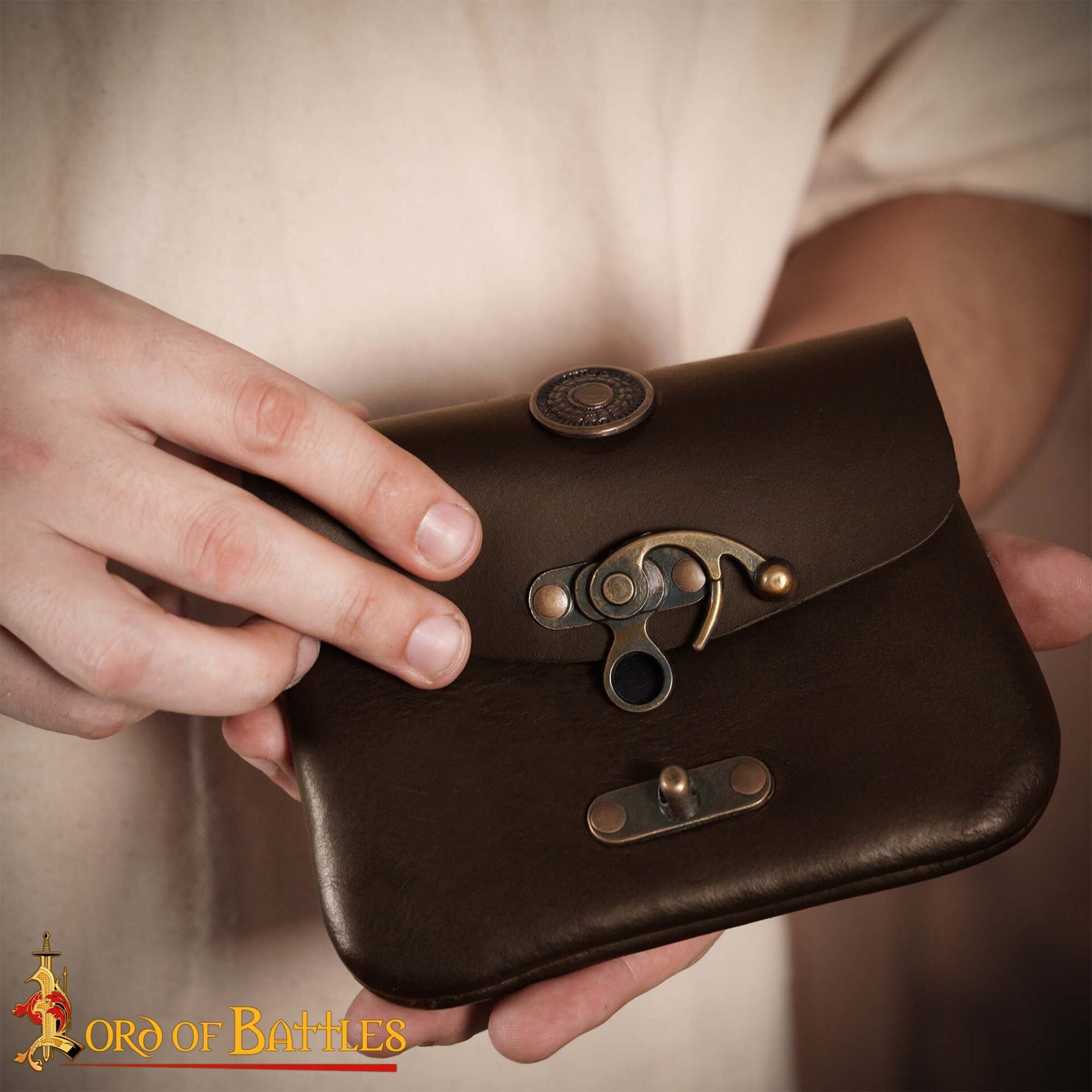 Bolsa de cinturón medieval en cuero 3 mm con latón envejecido - imagen 4