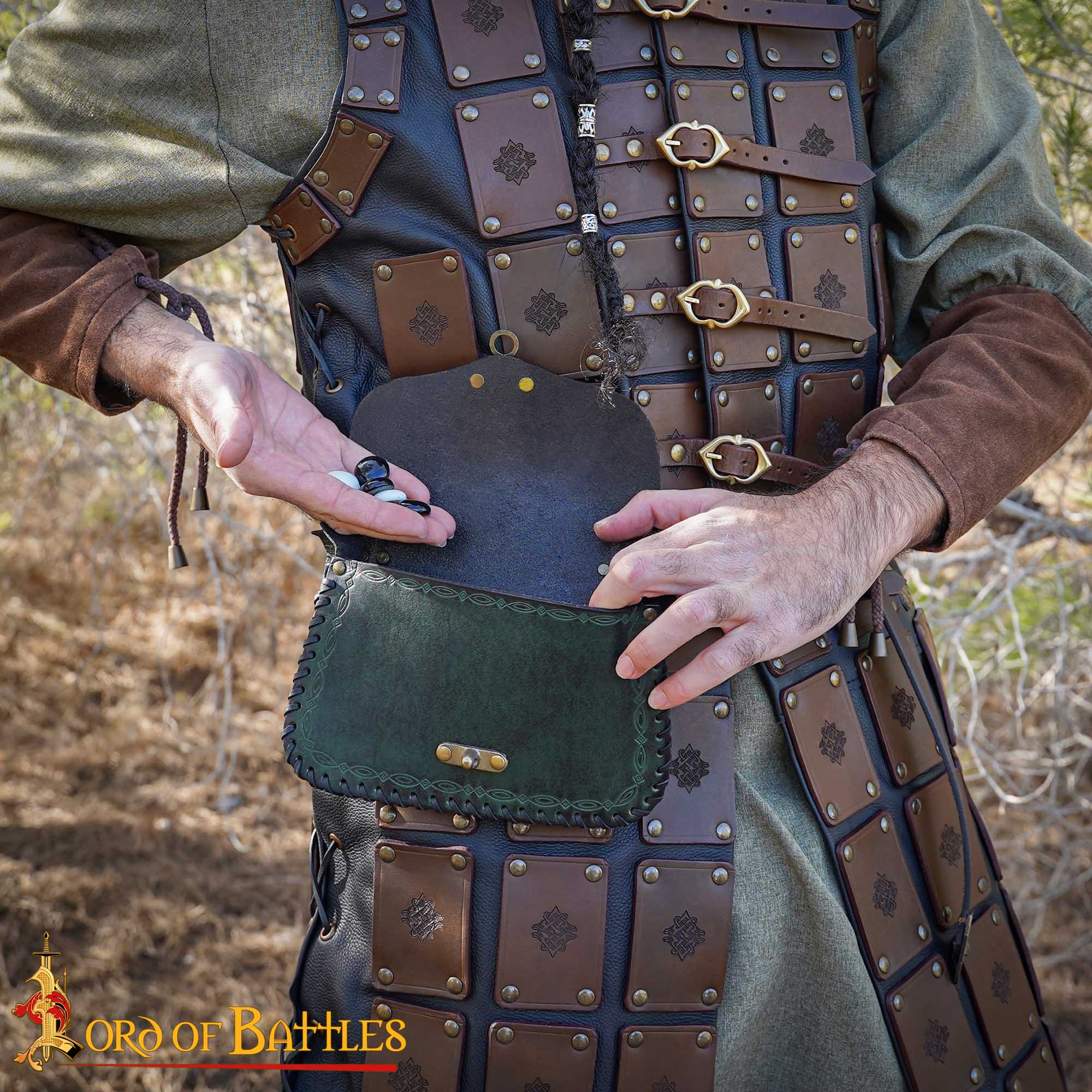 Bolsa de cinturón medieval de cuero genuino con cruz celta grabada — hecha a mano - imagen 4