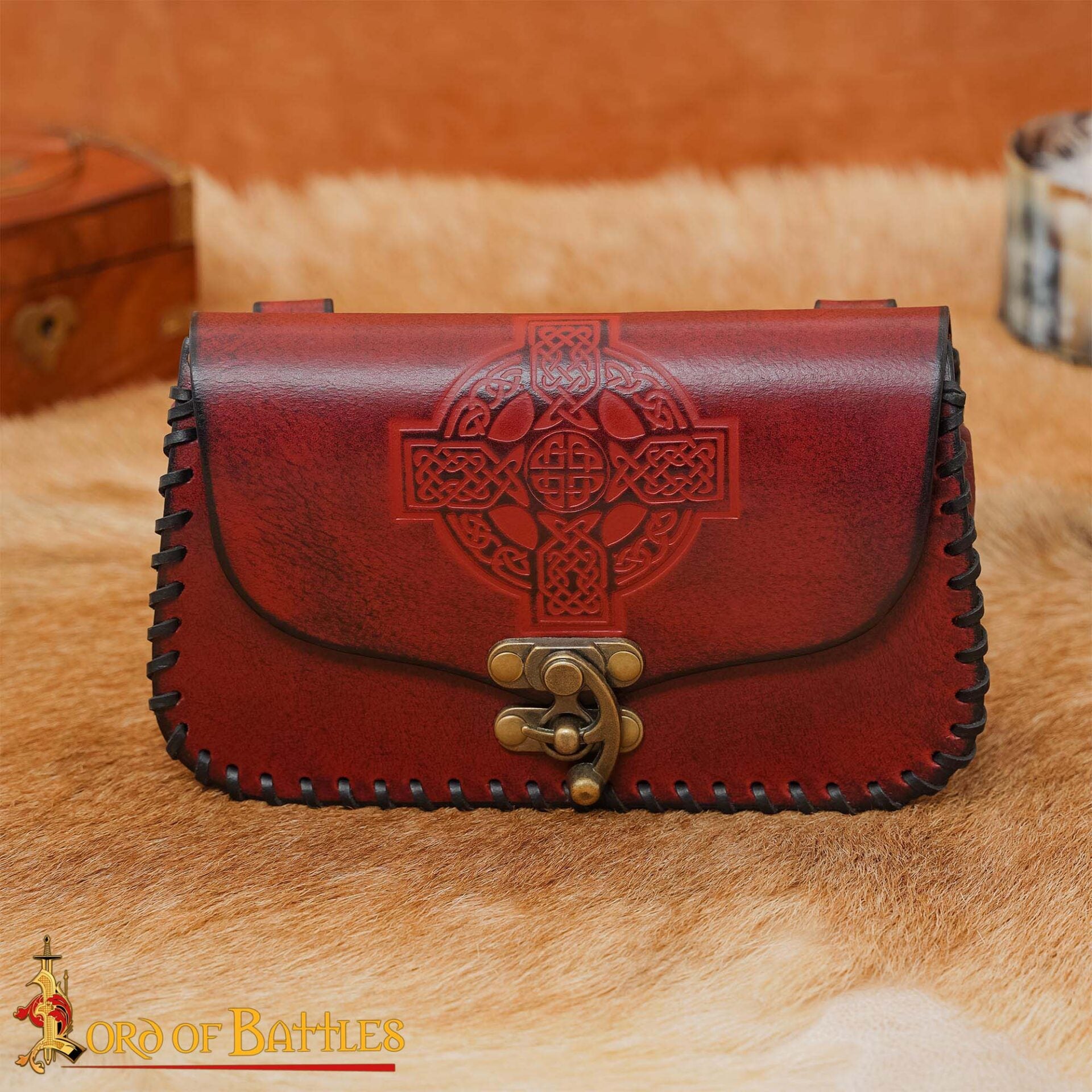 Bolsa de cinturón medieval de cuero genuino con cruz celta grabada — hecha a mano - Granate