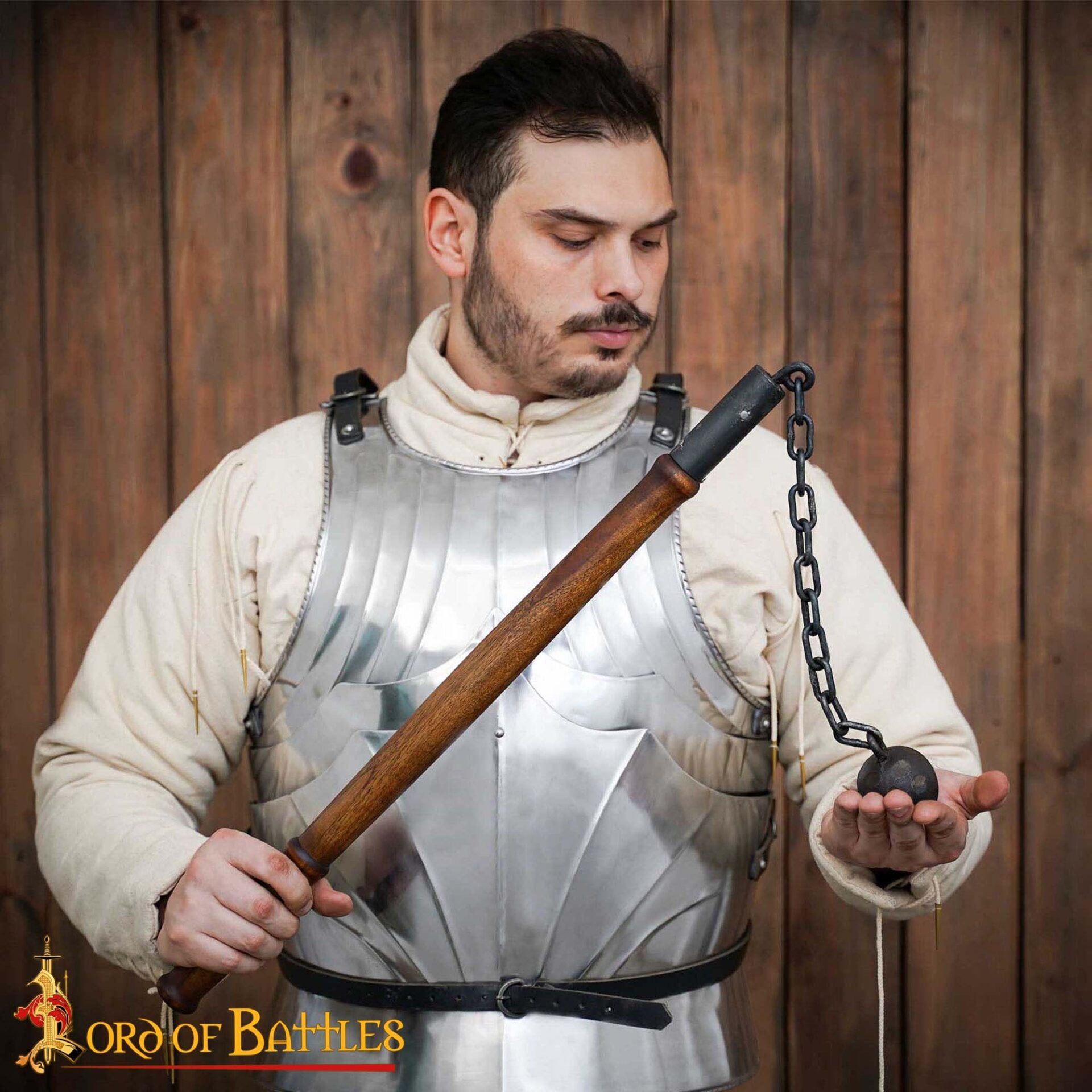 Maza de cadena medieval con bola de hierro y mango de madera - imagen 17