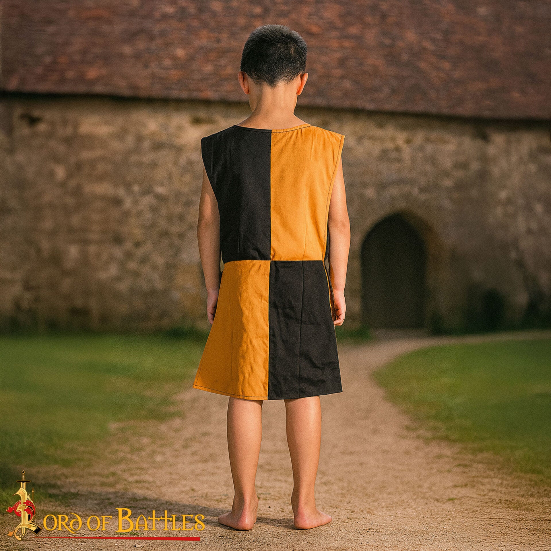 Tabardo infantil heráldico con león bordado - negro y amarillo - imagen 3