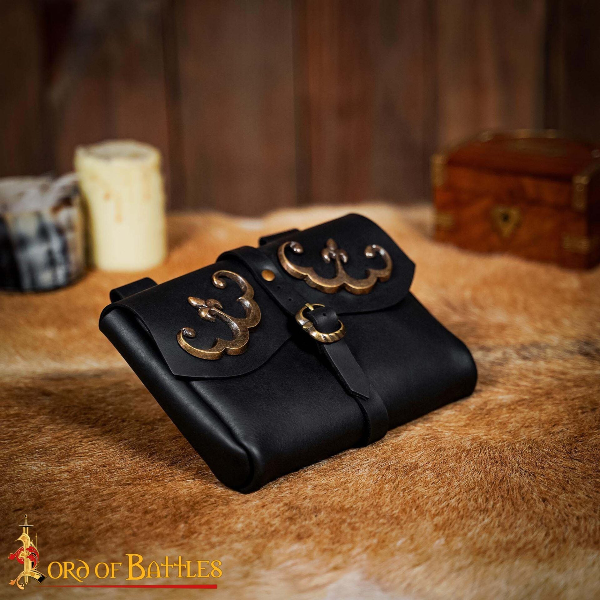 Imagen única de: Bolsa de cinturón medieval de cuero con adornos de latón