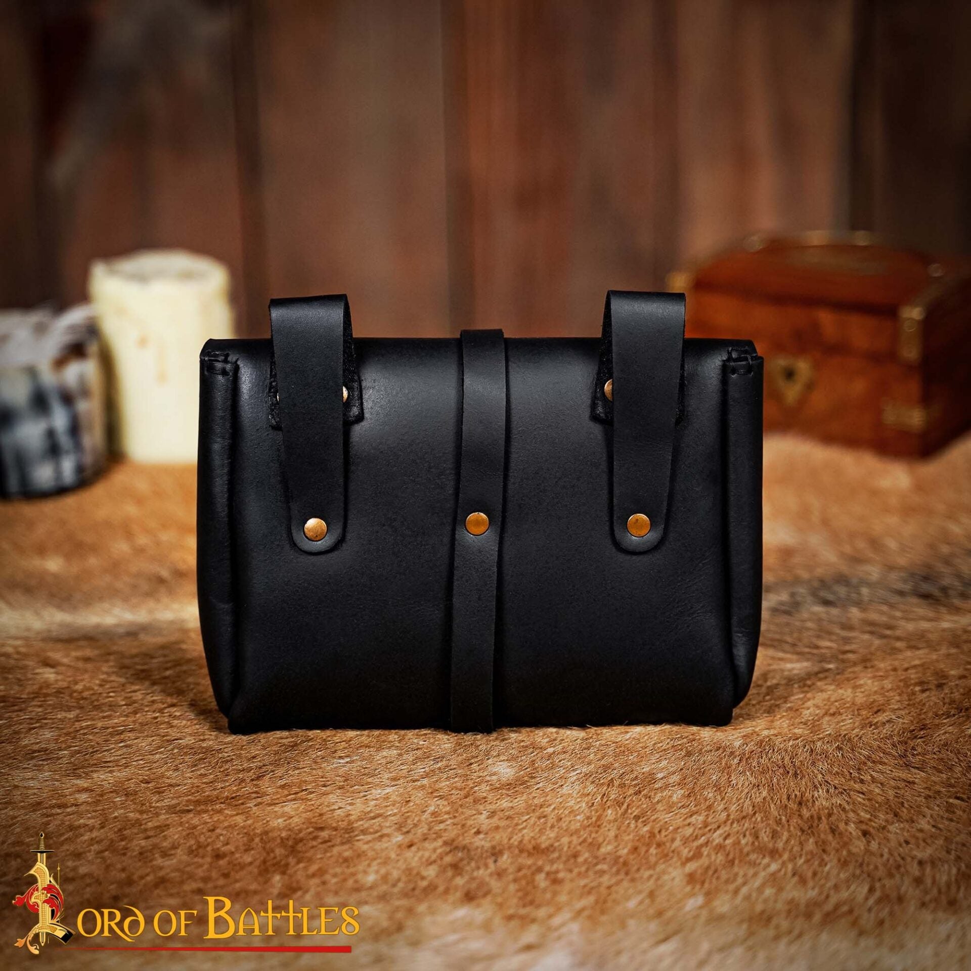 Imagen única de: Bolsa de cinturón medieval de cuero con adornos de latón