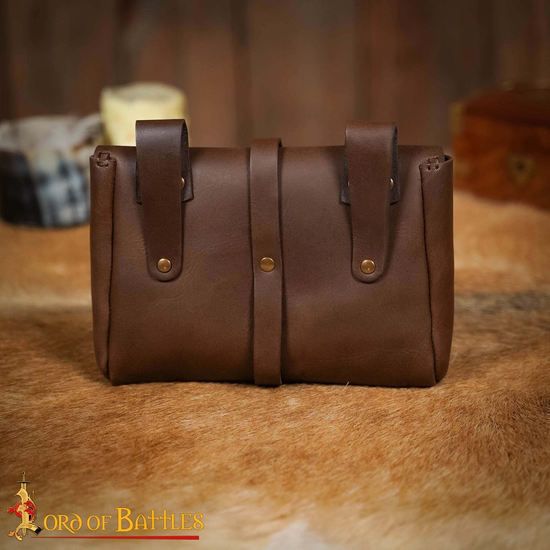 Imagen única de: Bolsa de cinturón medieval de cuero con adornos de latón