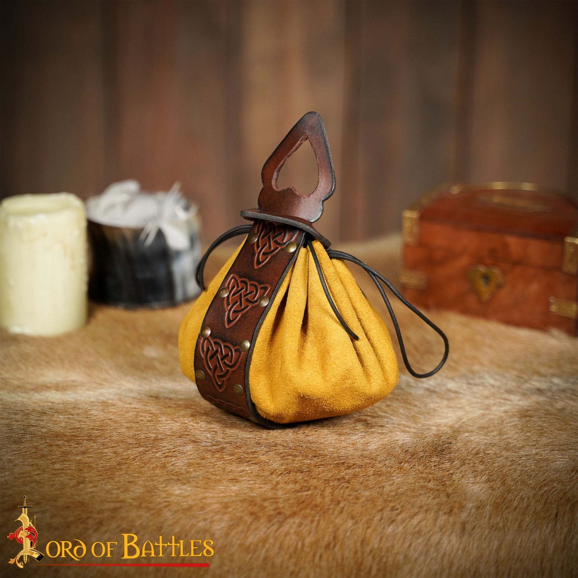 Bolsa de cinturón de cuero con nudos celtas en relieve - imagen 2