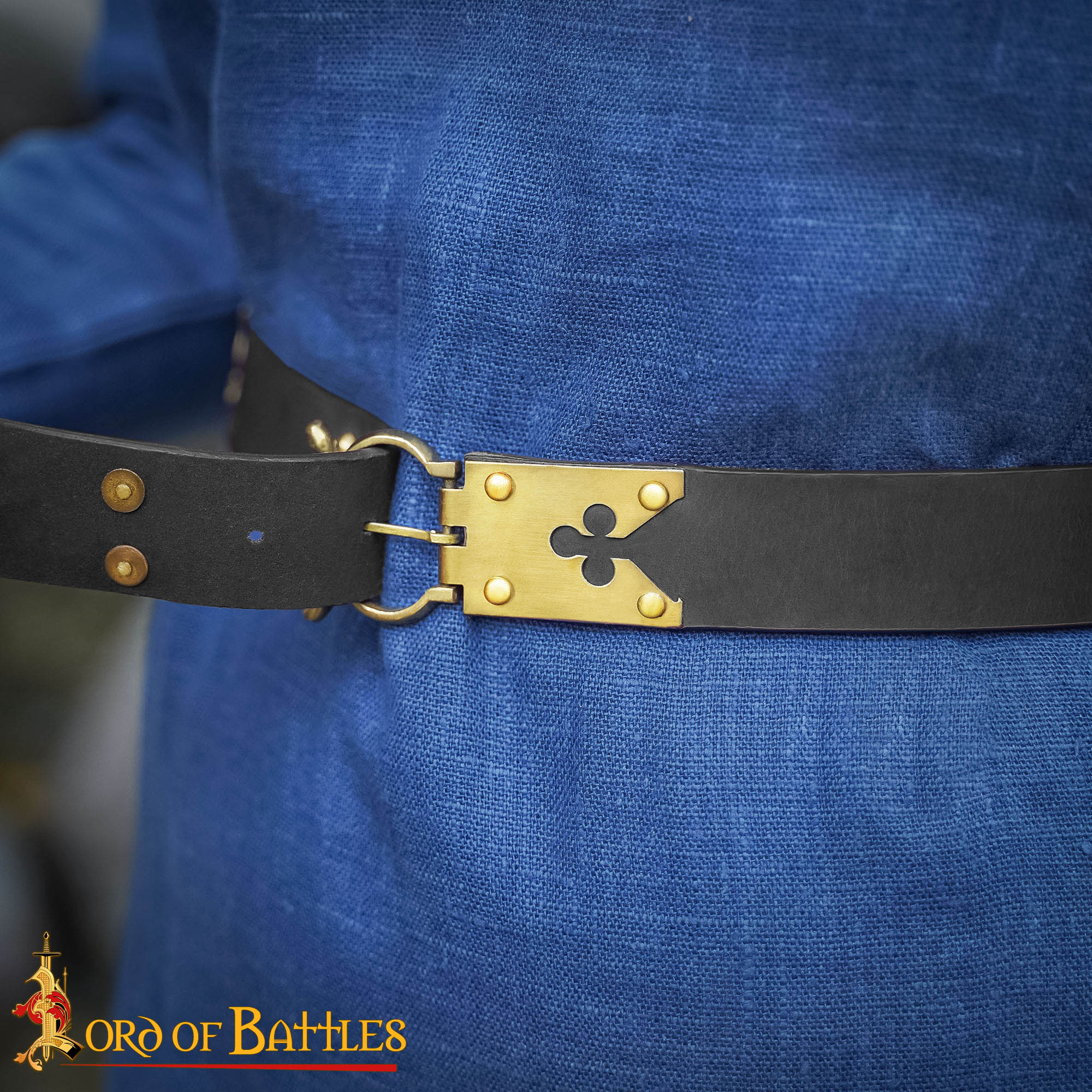Cinturón medieval (siglos XIV–XV) de cuero con herrajes de latón - imagen 20
