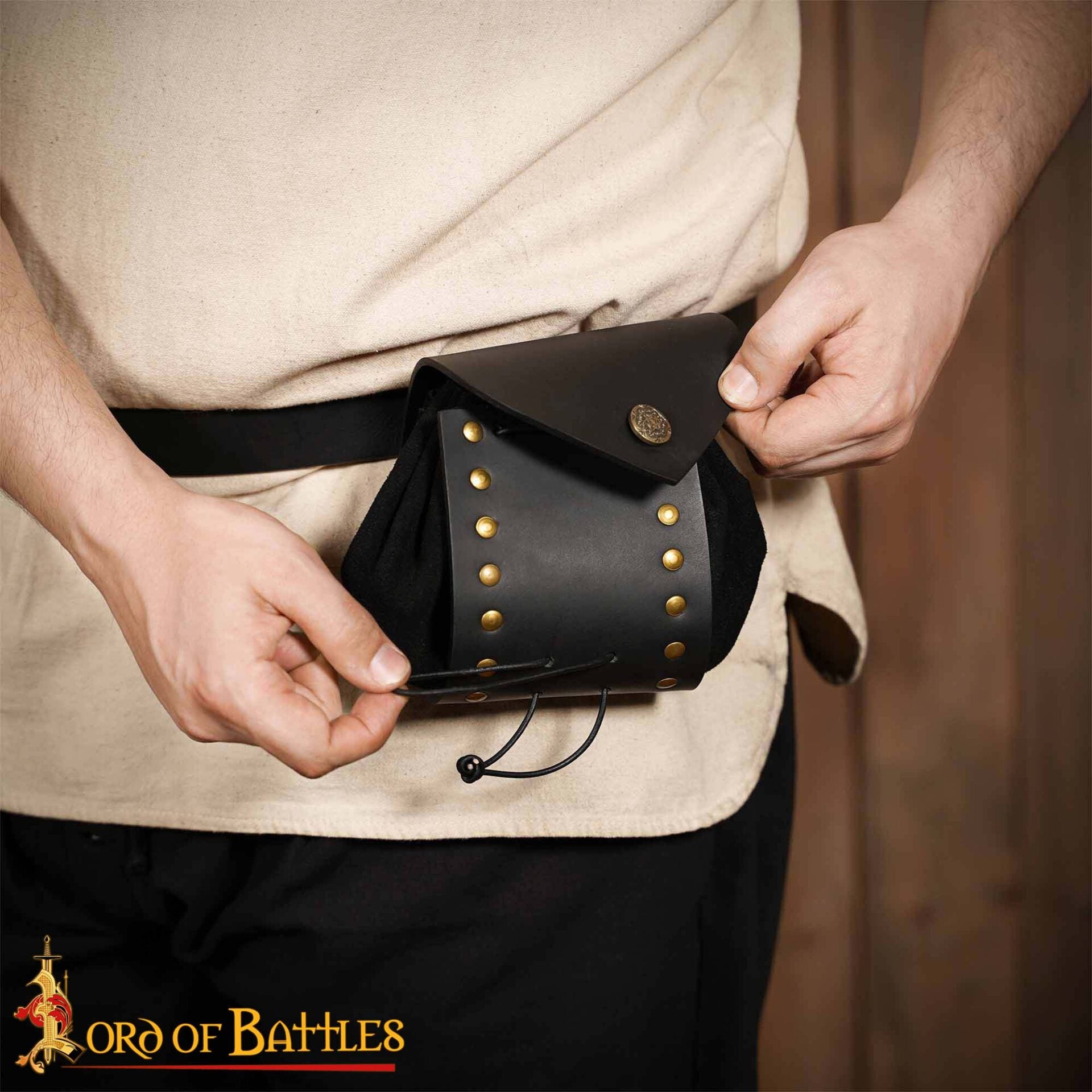 Bolsa de cinturón medieval de ante con remaches de latón - imagen 4